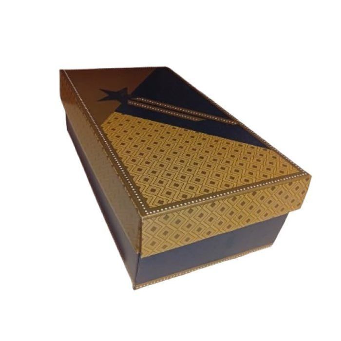 1 botella de TARANI Comté de Tolosan de 75 cl y su caja gourmet: terrinas, tabla y cuchillo, merengues, trufas, pralinés.
