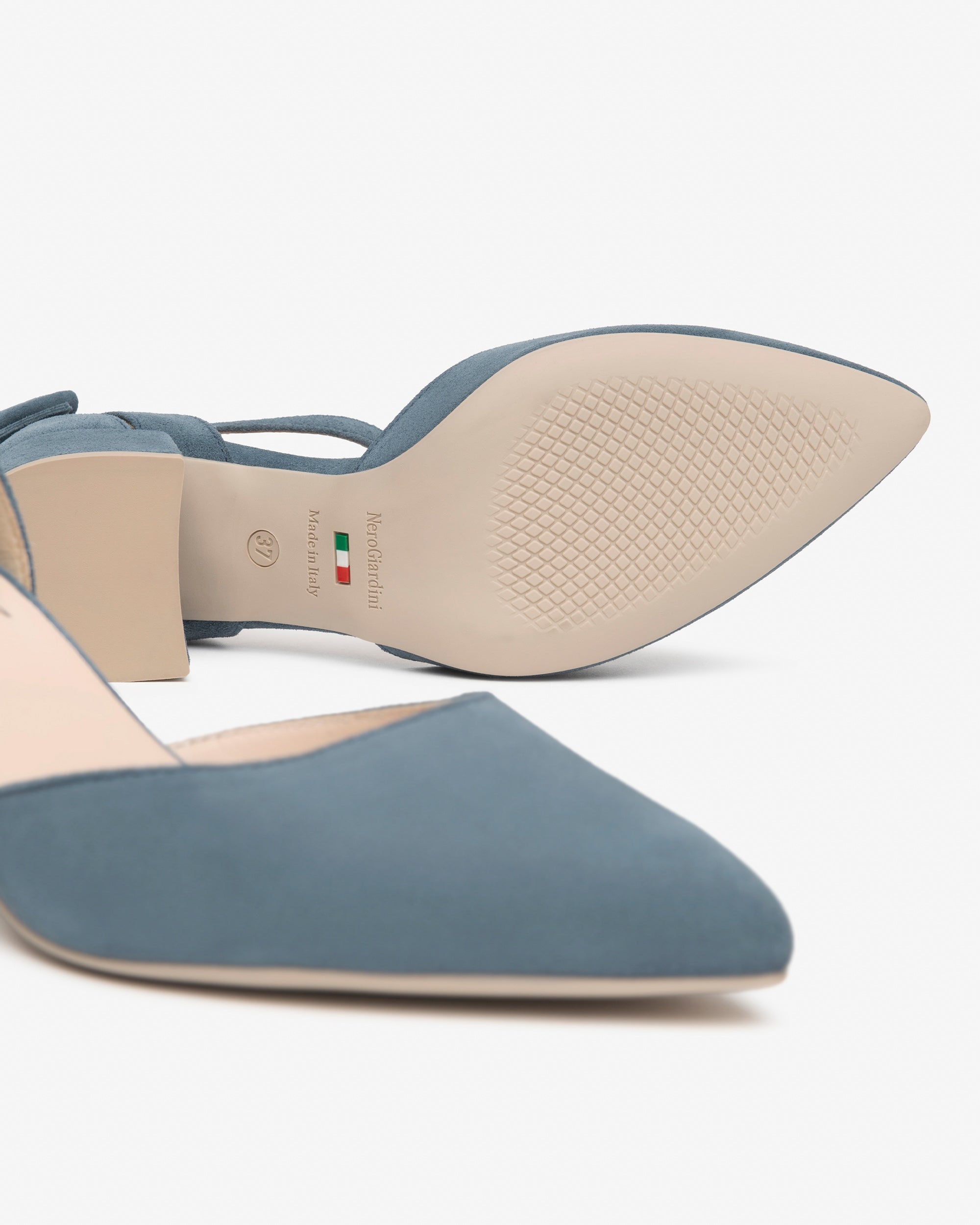  Naisten mokkanahkaiset pumput