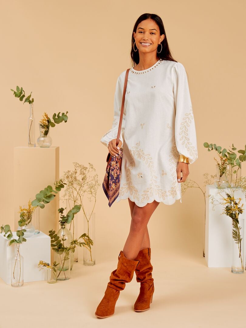 Vestido com bordado - BEGE