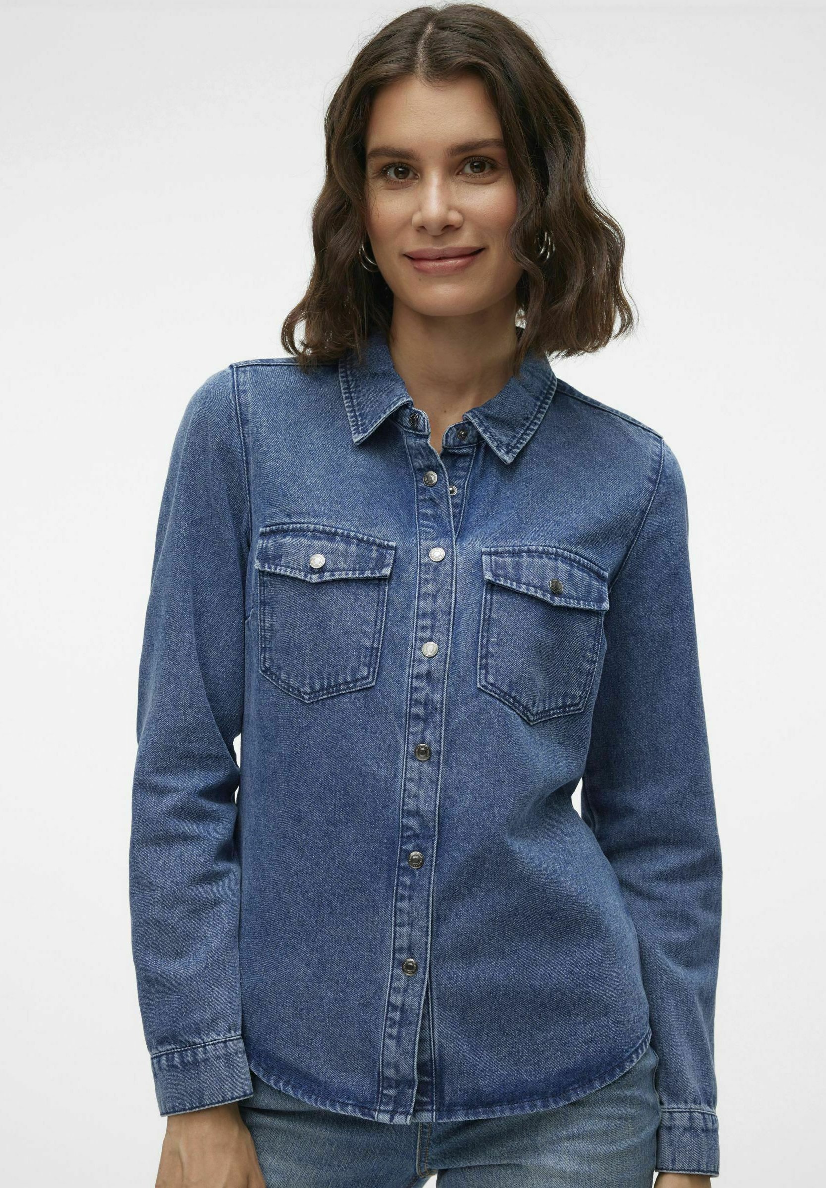 Vero Moda JENNIE - Blouse met knoopsluiting - middenblauwe denim