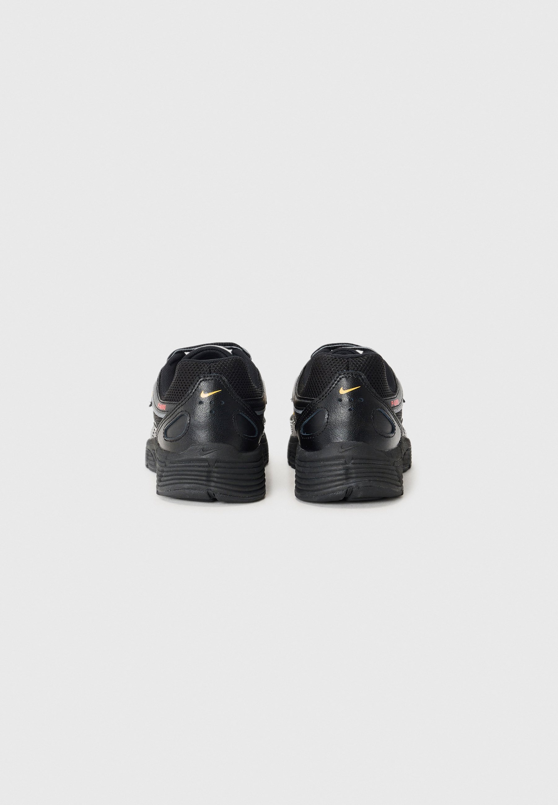 Nike Sportswear P 6000 UNISEX - Buty sportowe - czarny/pomarańczowy laserowy/jasnoczerwony/chłodna szarość