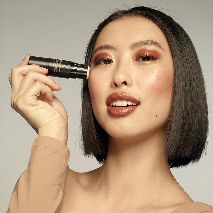 „Nudestix“ viso veido švytėjimo suteikiantis šviesinantis pieštukas „Nudies“ – 7 g
