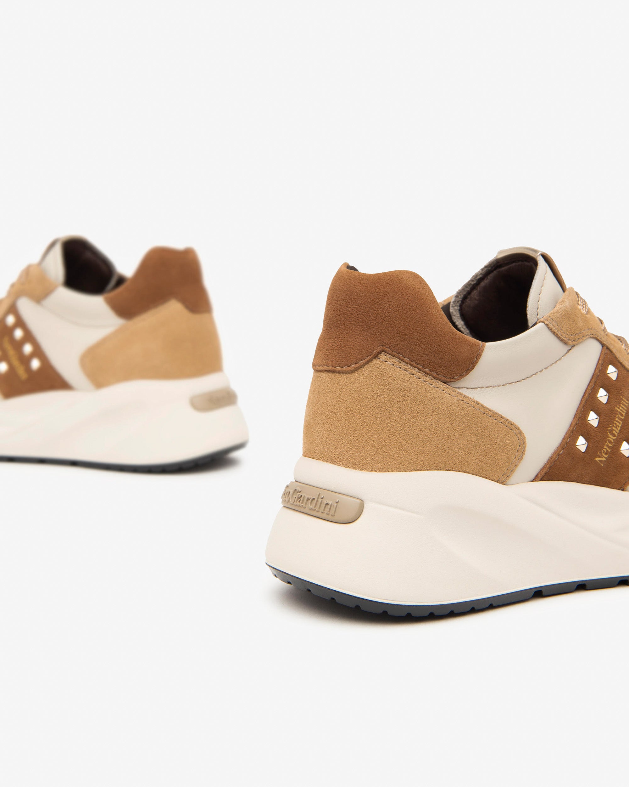  Damen-Sneaker aus Wildleder, Leder und Funktionsmaterialien