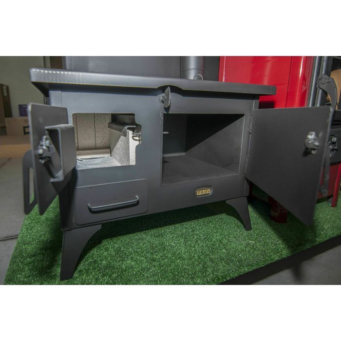 Estufa de leña PRITY GS con horno integrado: compacta y portátil, ideal para acampar y cocinar al aire libre.