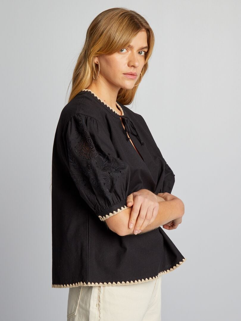Blouse met borduurwerk - zwart