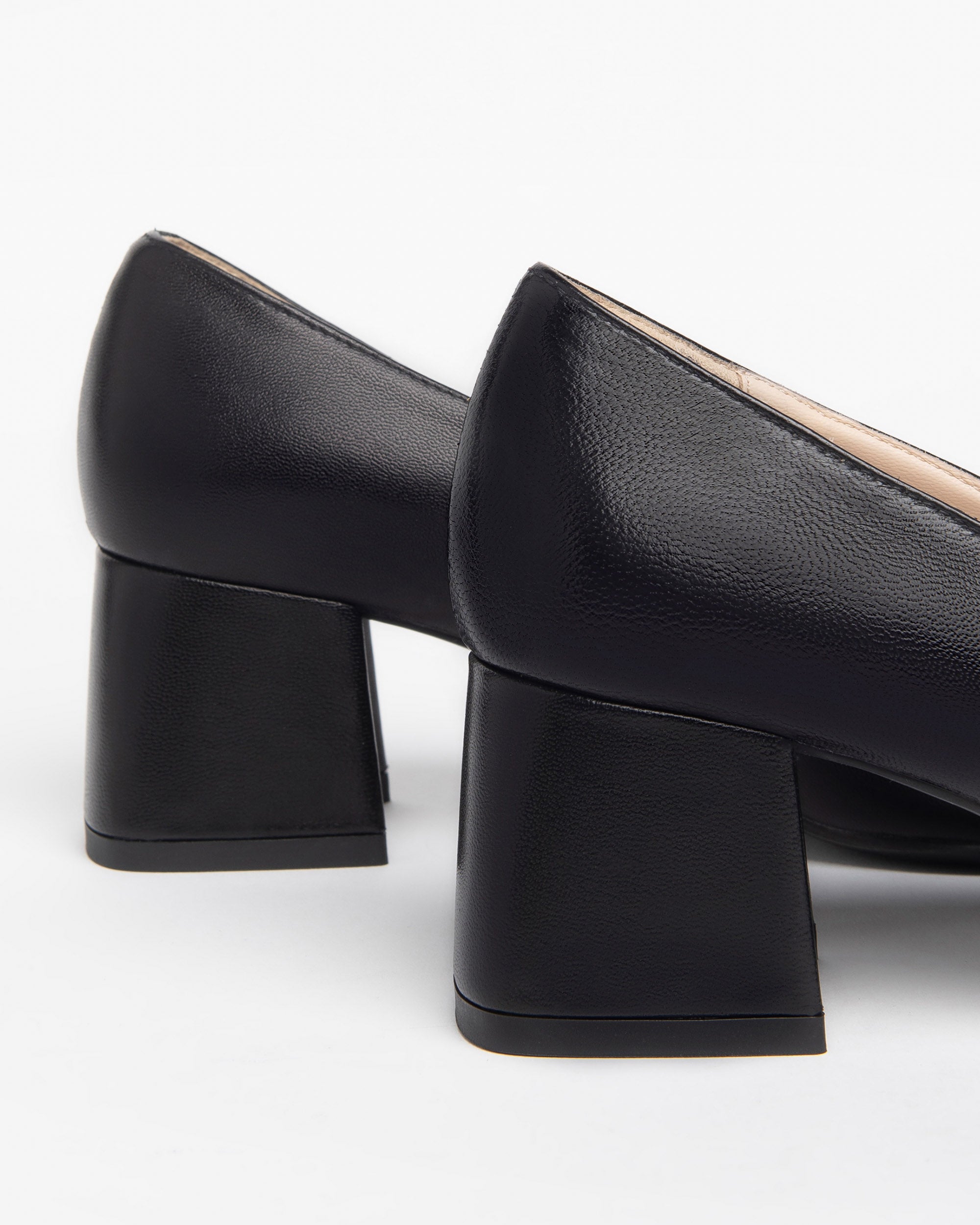  Damen-Pumps aus Leder