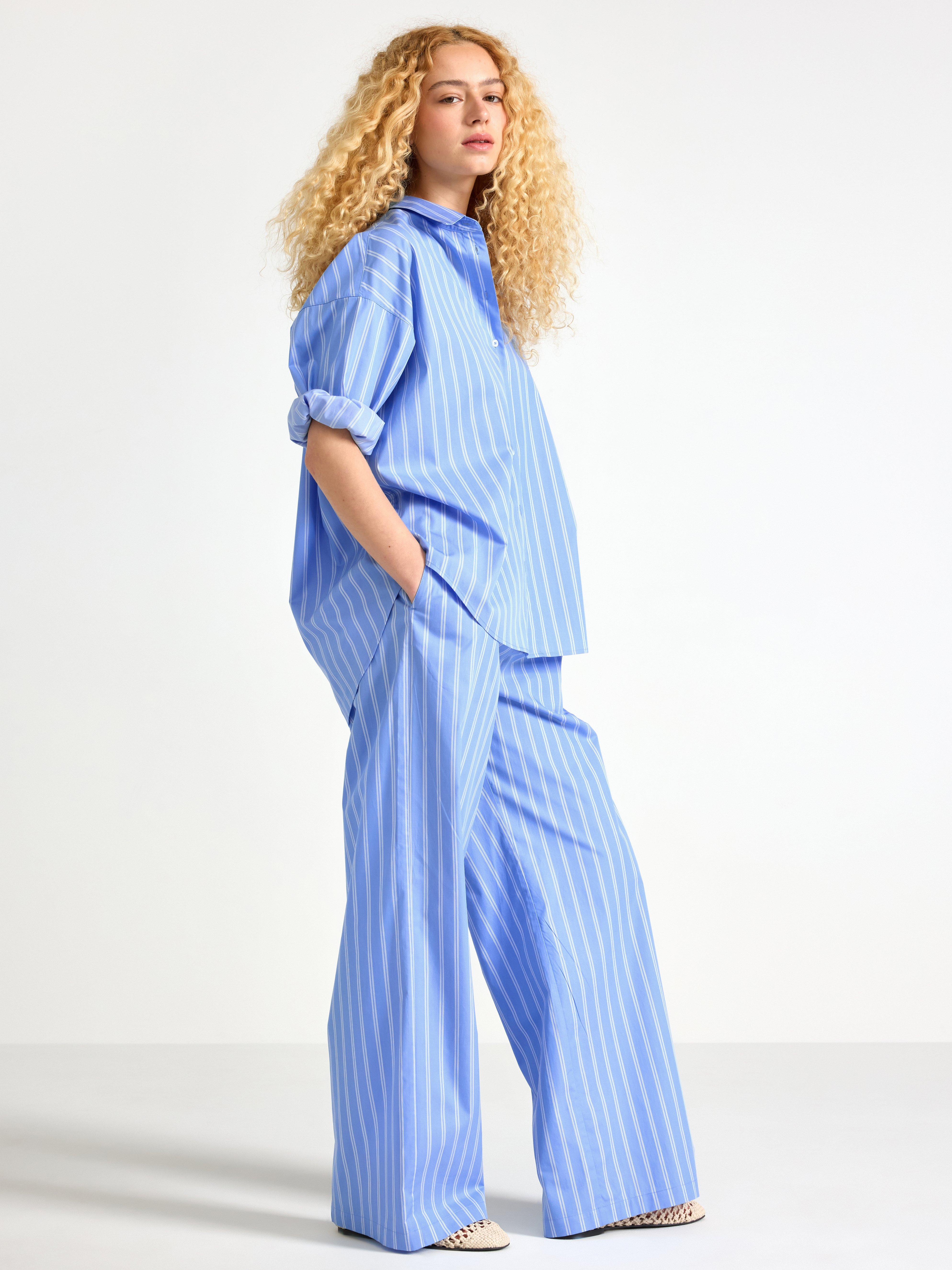Pantalones anchos azules