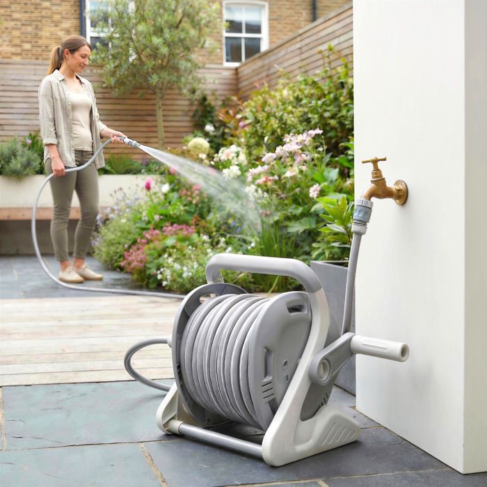 Enrollador de manguera de pared - Outsunny - 20+2 m x Ø 15 mm - Boquilla de 2 modos - Plástico - Gris