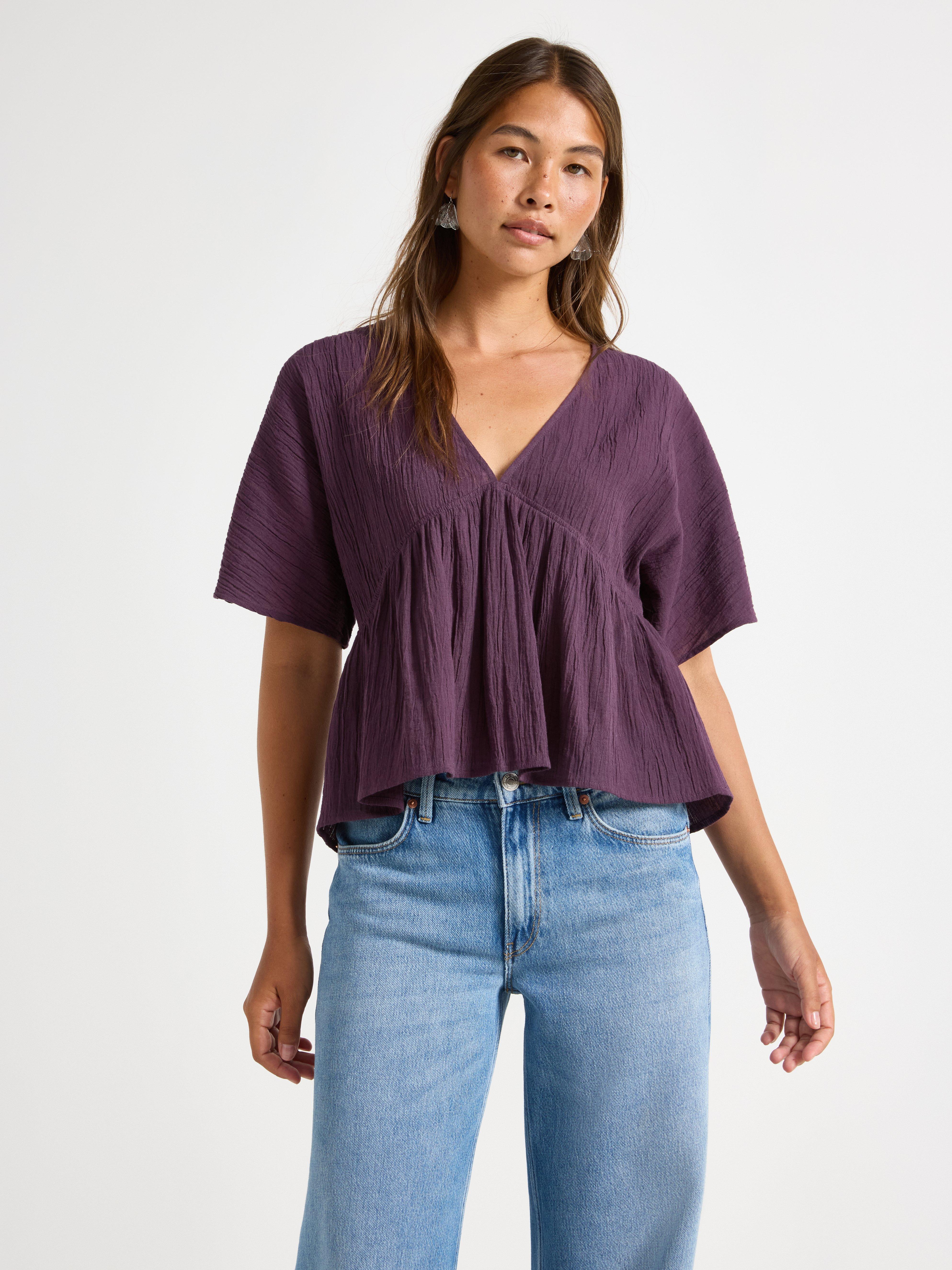Blusa de manga corta color lila oscuro empolvado