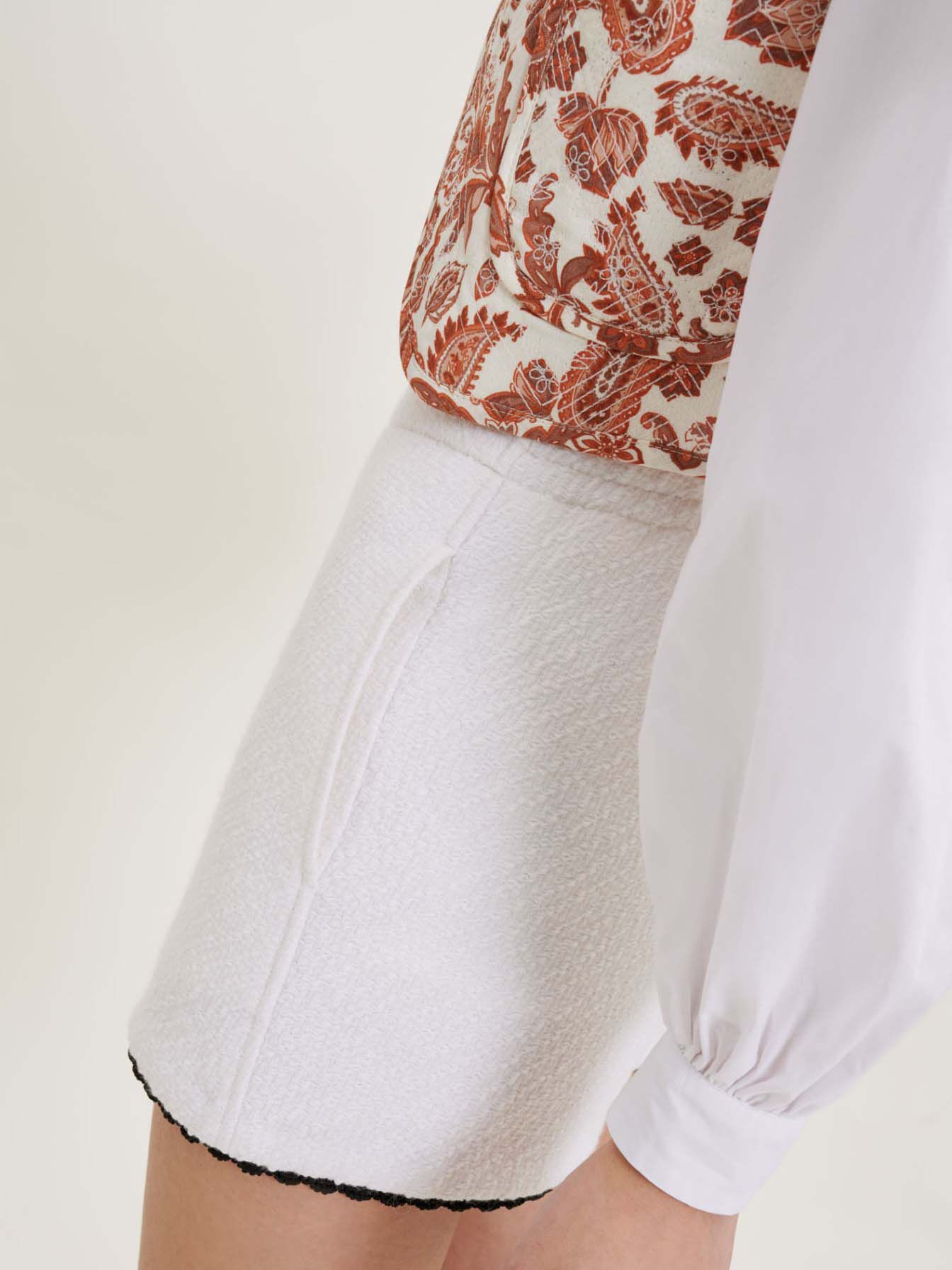Pantaloni scurți din tweed contrastant - brut