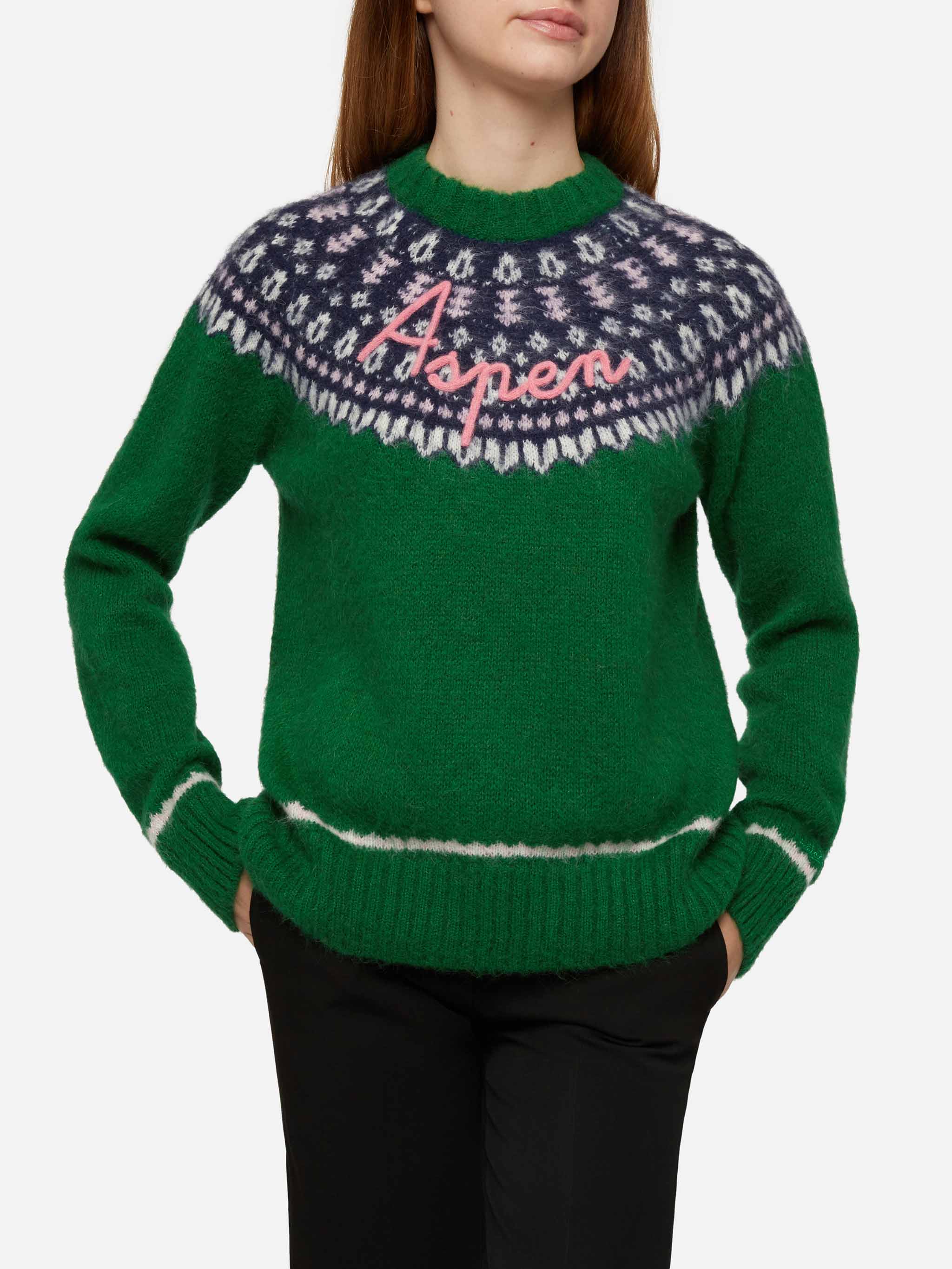 Queen Nordic zachtgroene trui met Fair Isle jacquard en Aspen-borduurwerk.
