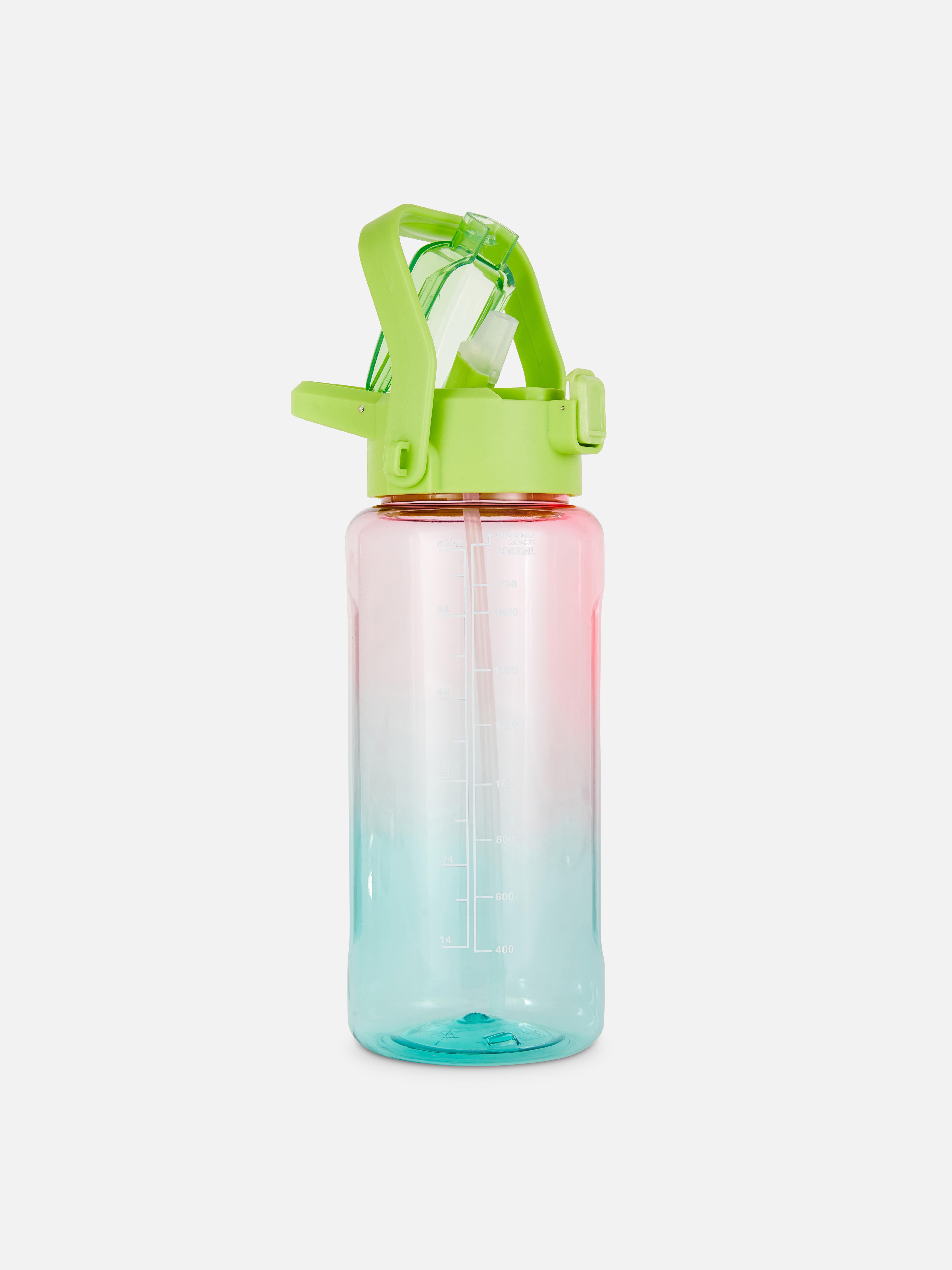 Sticlă de apă extra mare pentru obiectivul tău zilnic de hidratare. O sticlă de apă colorată cu mâner și pai pop-up.