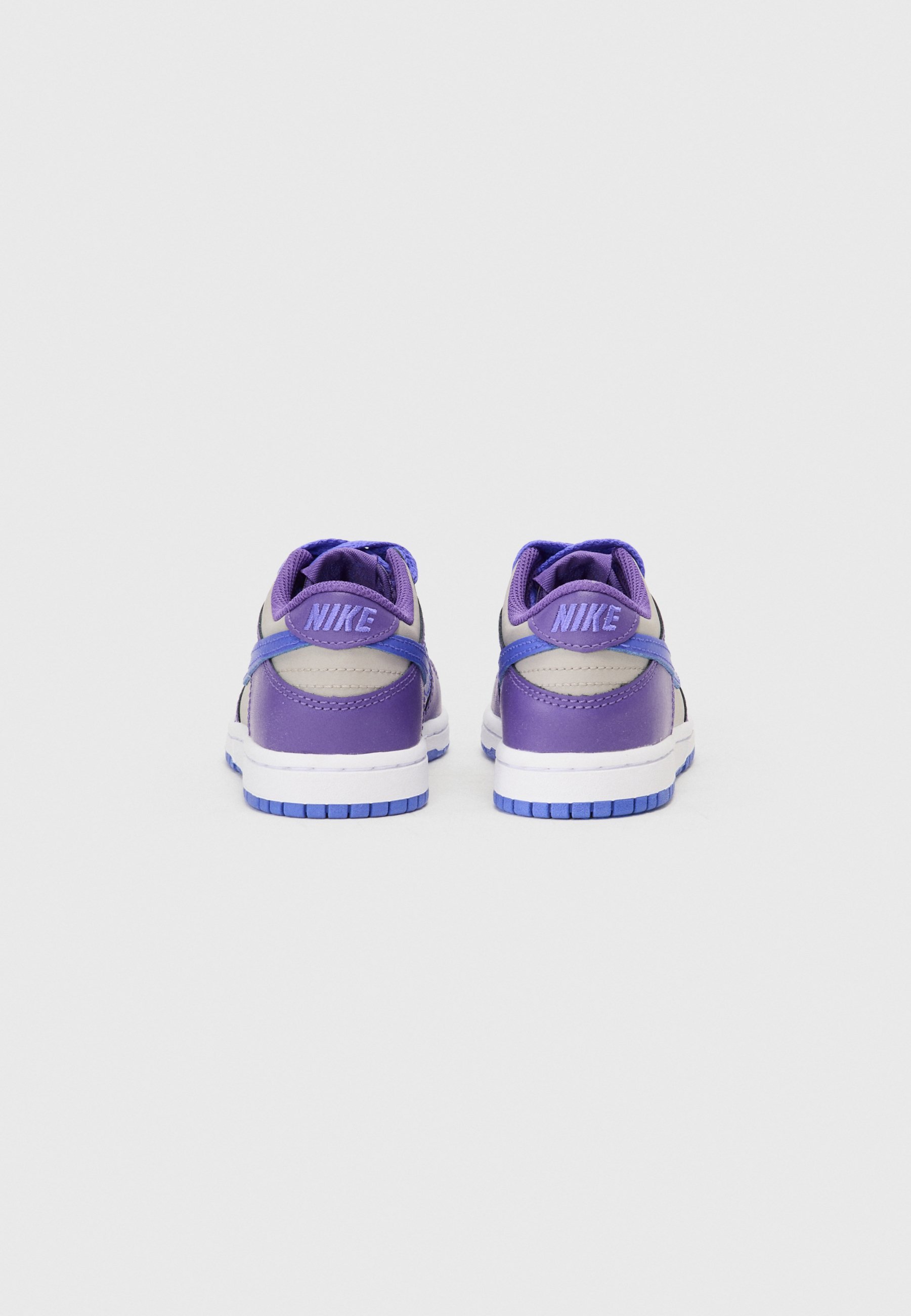 Nike Sportswear DUNK LOW UNISEX - Sneakers - collegegrijs/Perzisch violet/wilddruif/wit