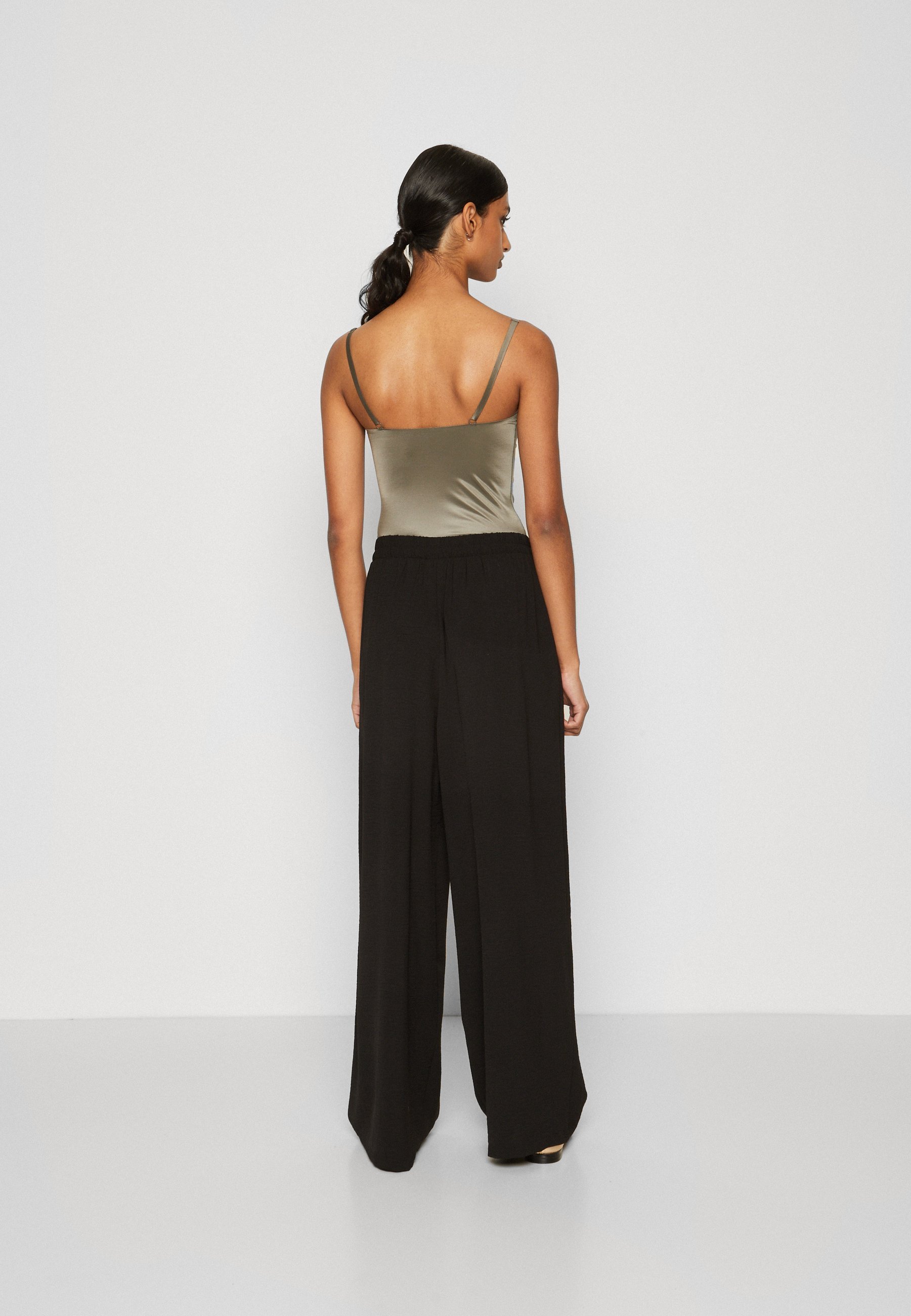 Vero Moda Petite VMALVA WIDE - Pantalon - noir