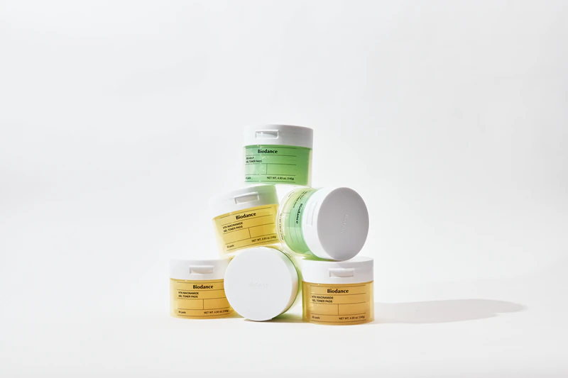 Os discos de tônico facial em gel de alga marinha da Biodance são suaves e tonificantes.