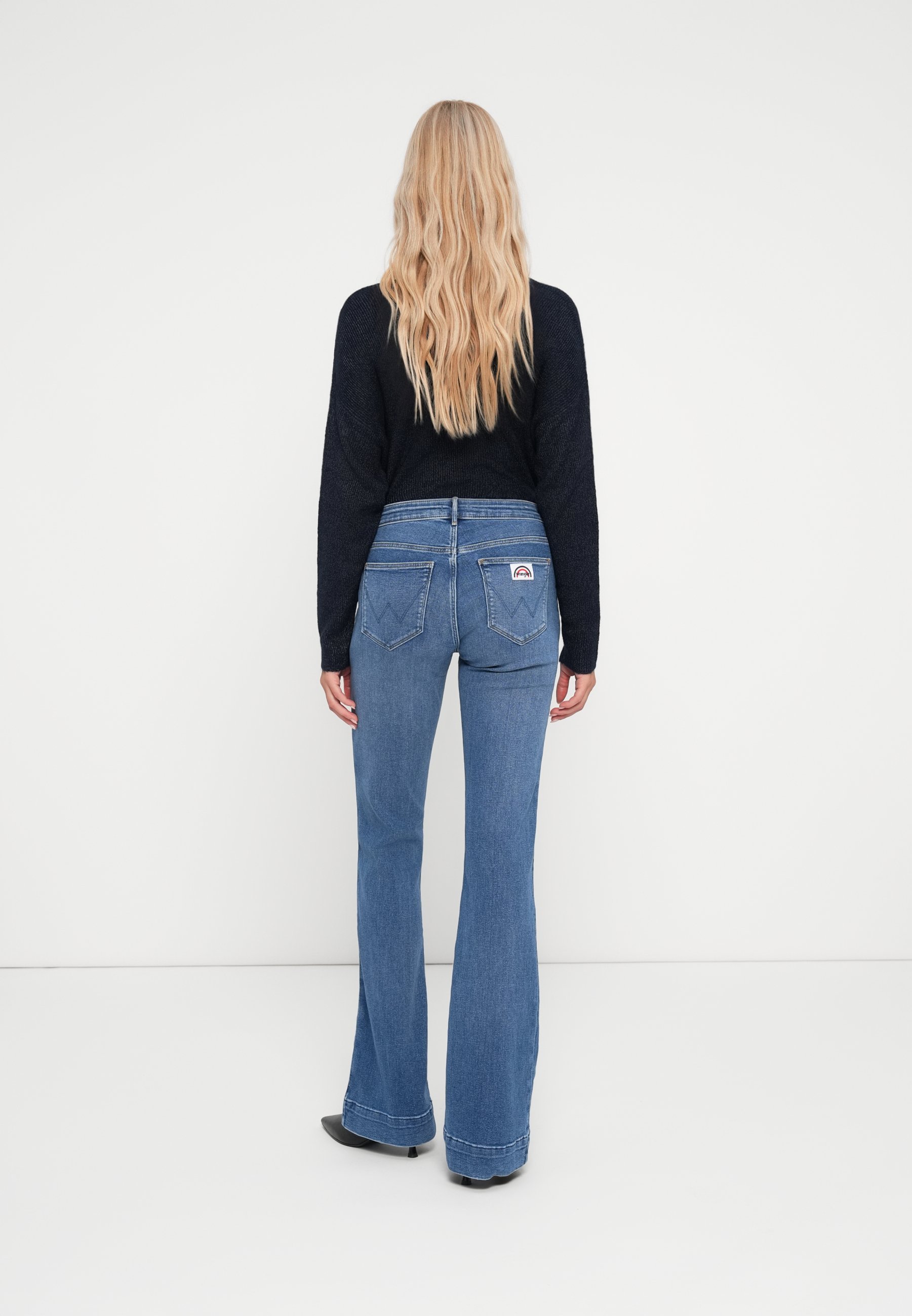 Wrangler FLARE - Uitlopende jeans - blauw
