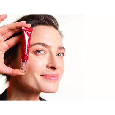Vichy Liftactiv Collagen Specialist silmänympärysvoide kollageenin menetystä korjaavaan ihoon 15 ml