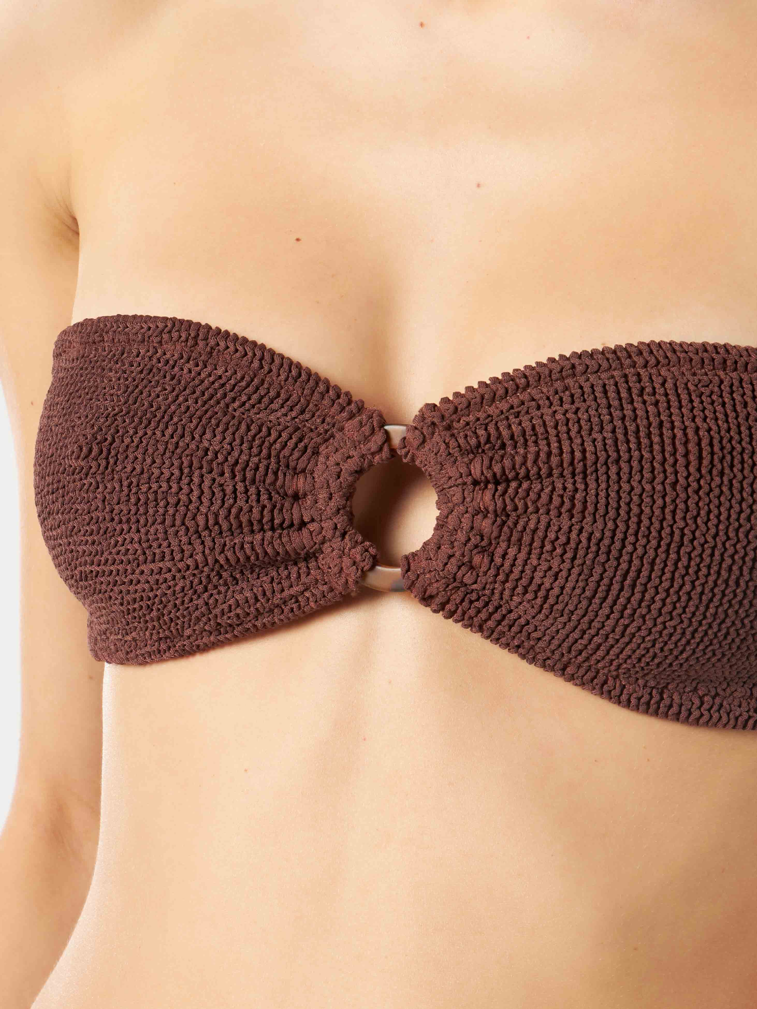 Braunes Bandeau-Top mit Knittereffekt