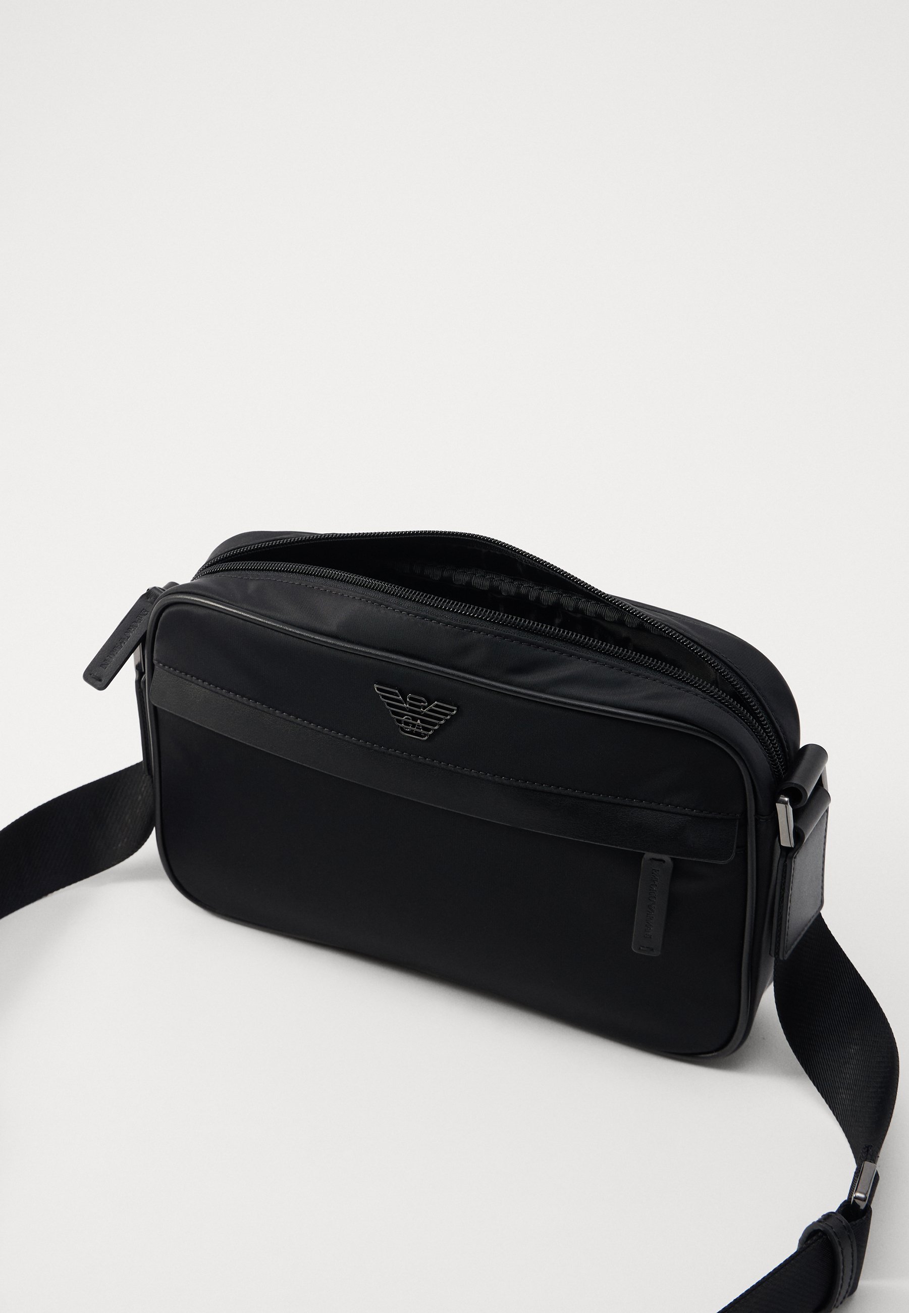 Emporio Armani SCHOUDERTAS UNISEX - Crossbodytas - zwarte schoonheid