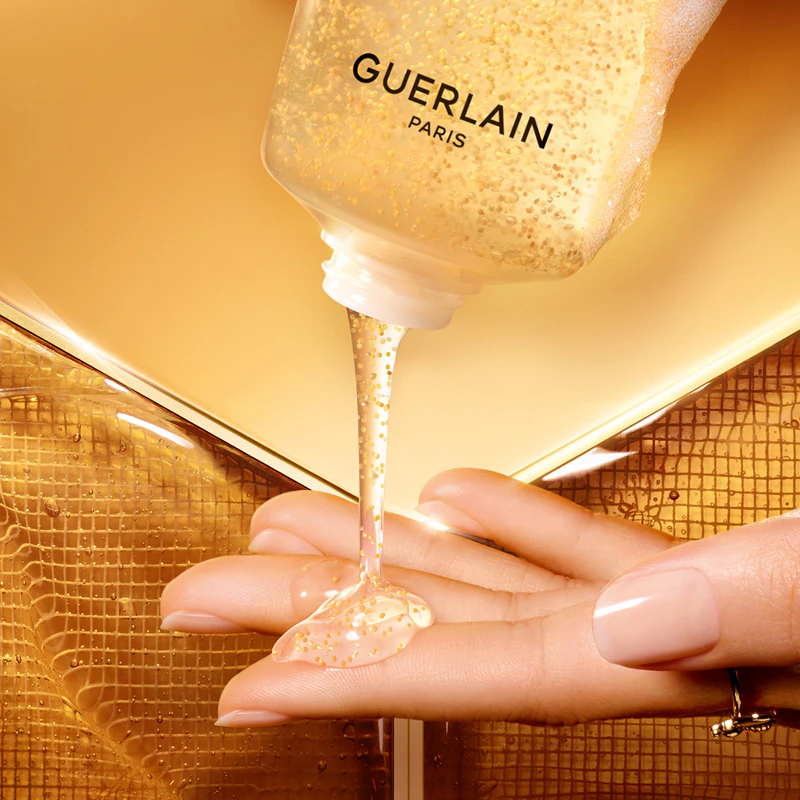 GUERLAIN Abeille Royale Cleansing Care-In-Mousse espuma de limpeza suave