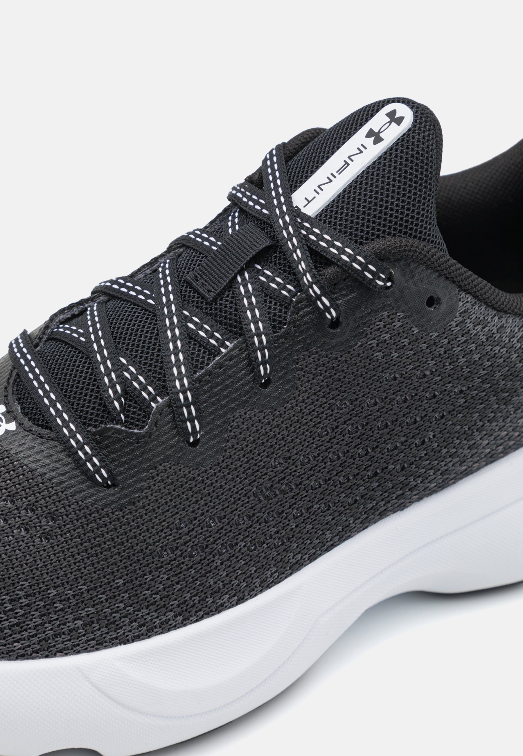 Under Armour INFINITE – Straßenlaufschuhe – Schwarz/Weiß