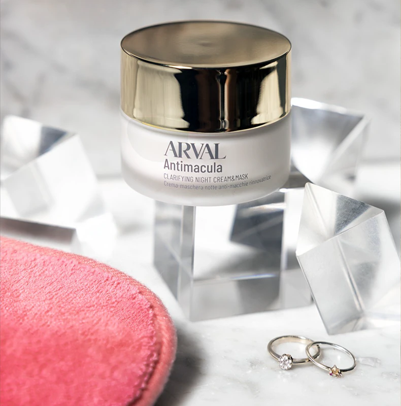 Creme e máscara noturna clareadora Arval Antimacula: creme noturno regenerador com máscara para combater manchas na pele.