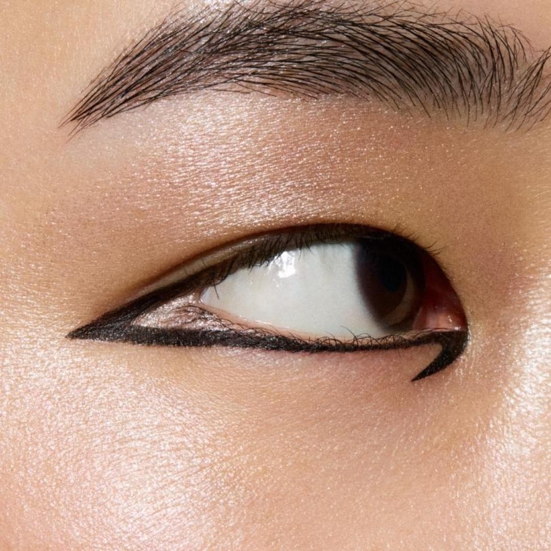 MAC „Dazzleshadow“ blizgučių pavidalo akių šešėliai, kompaktiški – 1 g.