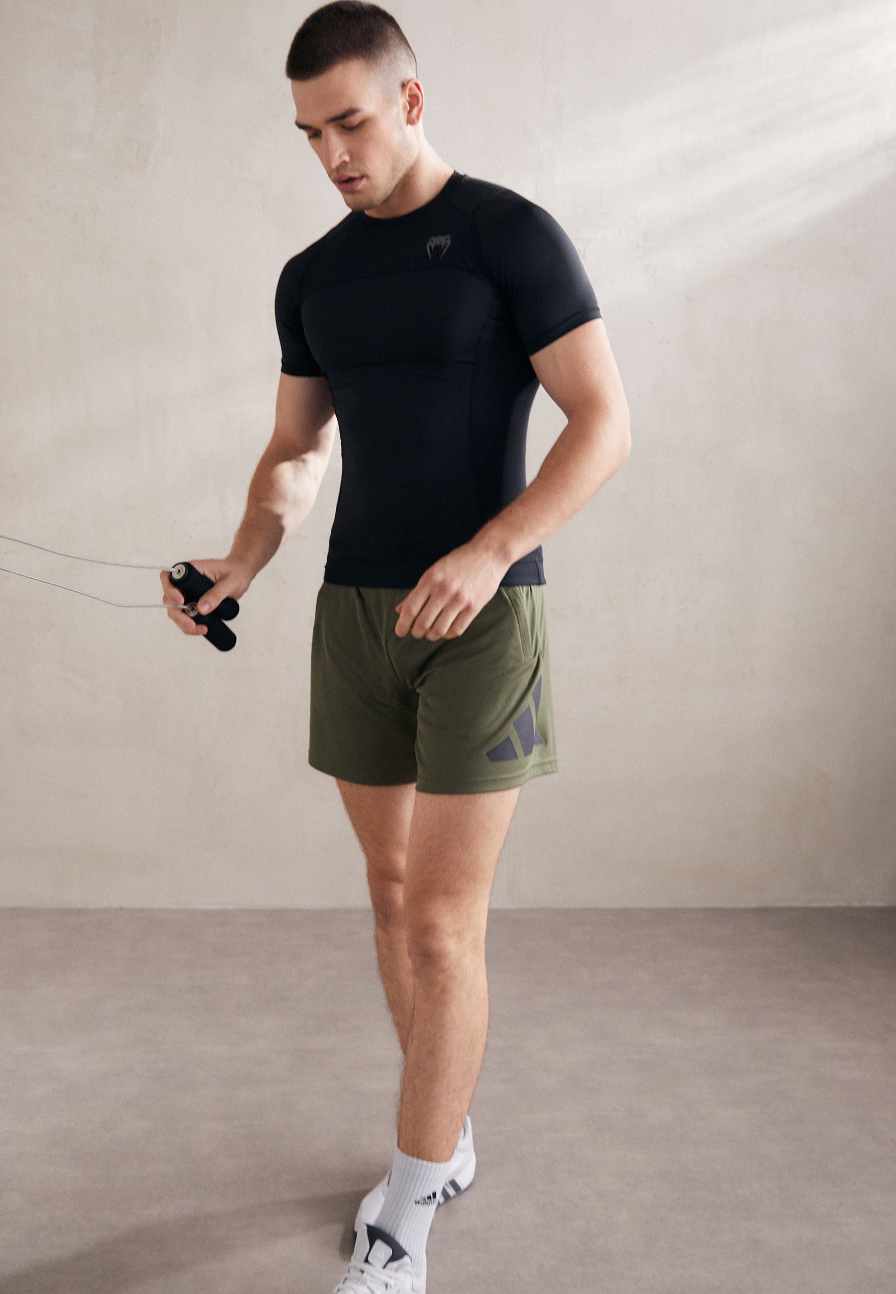 T-shirt imprimé Venum AIR RASHGUARDS - noir