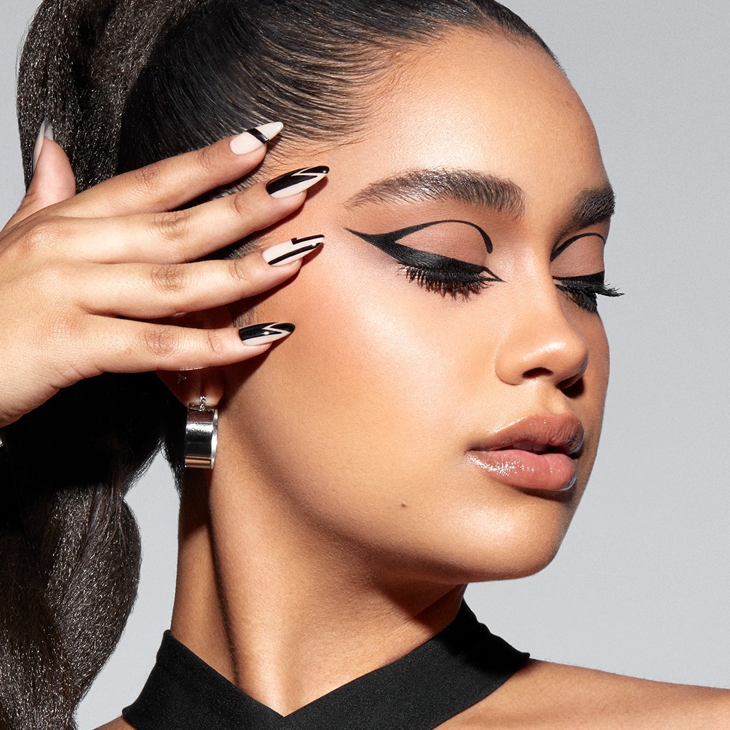 Morphe Eyeliner Make It Big tekući tuš za oči s kistom na vrhu – 0,5 ml