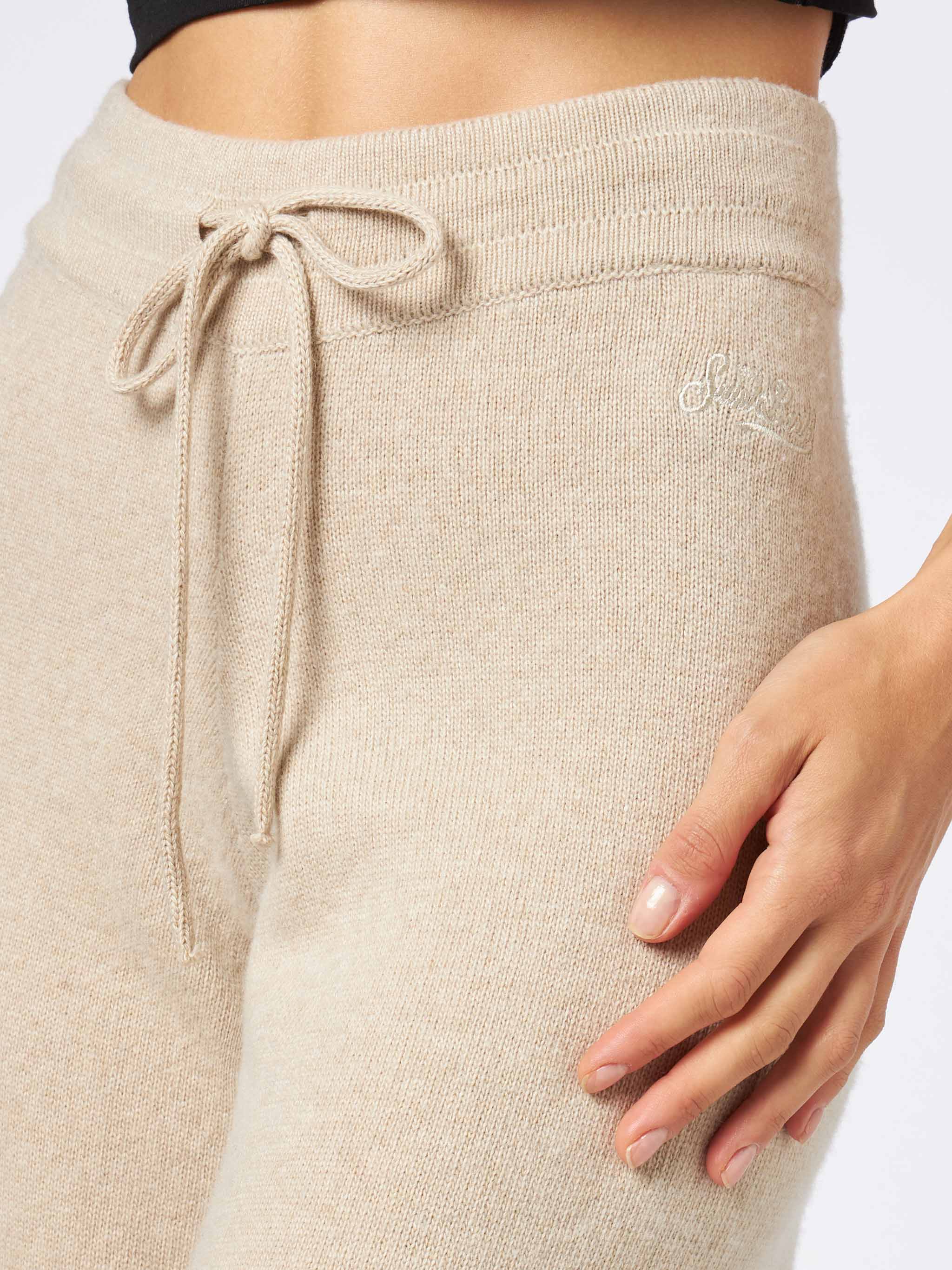 Pantalone een palazzo beige in maglia