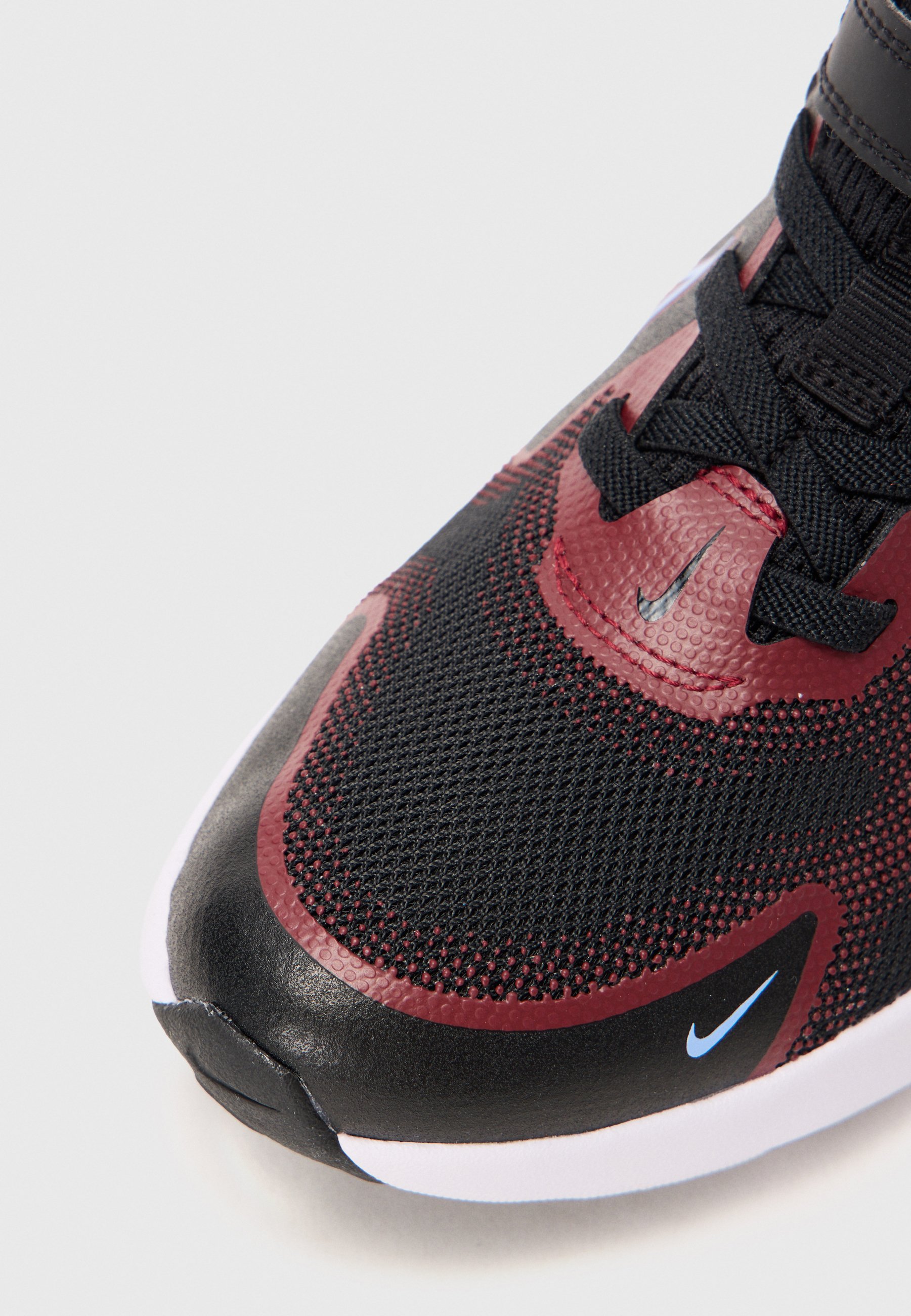 Nike Performance COSMIC RUNNER UNISEX - Běžecké boty na silnici - černá/hliníková/týmová červená