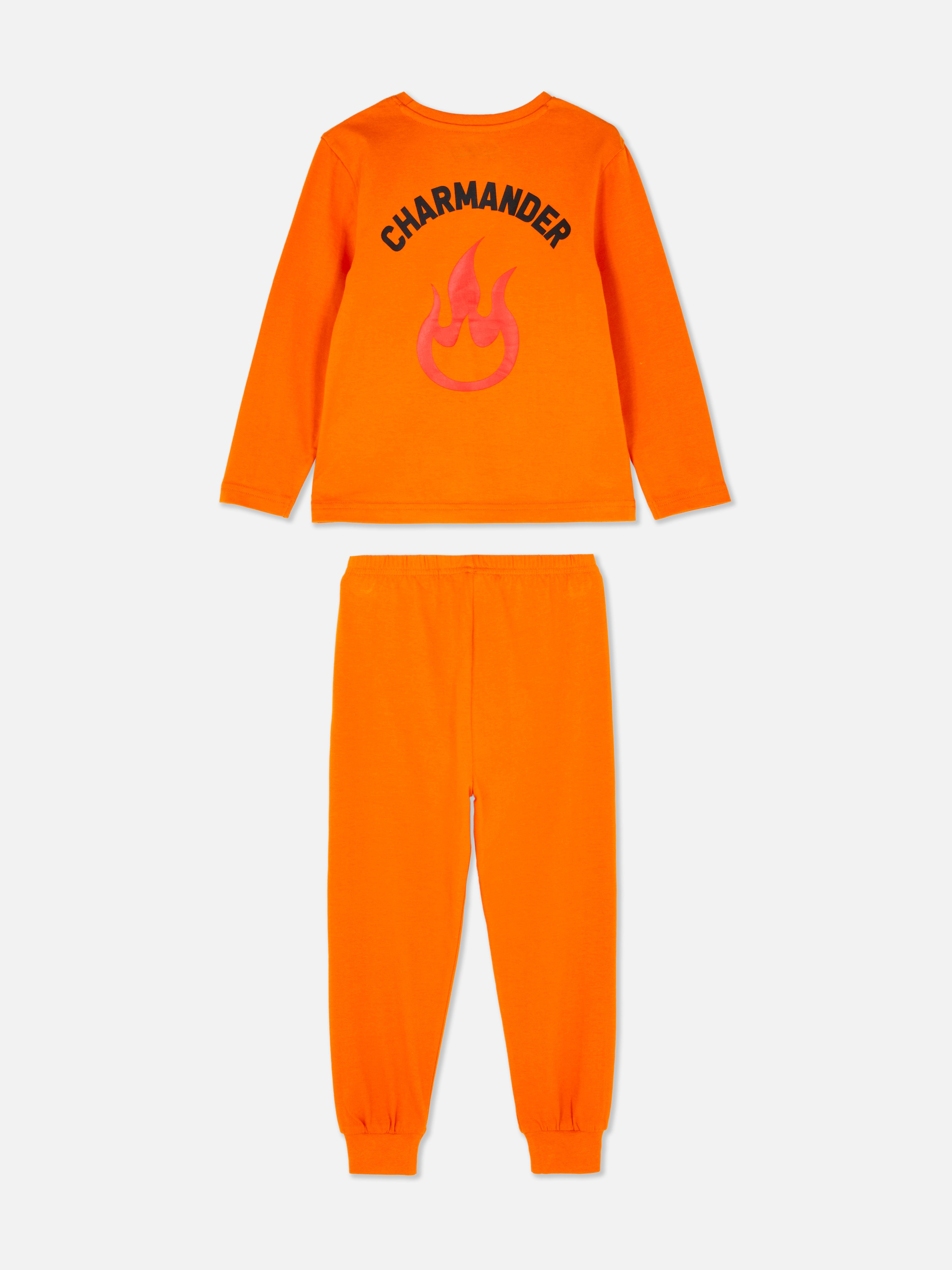 Pijamale Pokémon cu imprimeu Charmander O pijama lungă Pokémon cu Charmander în rolul principal
