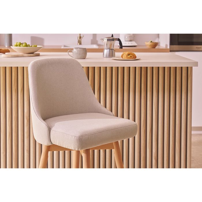 Miliboo - Sgabelli da bar girevoli a 360° in stile scandinavo, in tessuto beige e legno massello di faggio, altezza 65 cm (set da 2) HASTA
