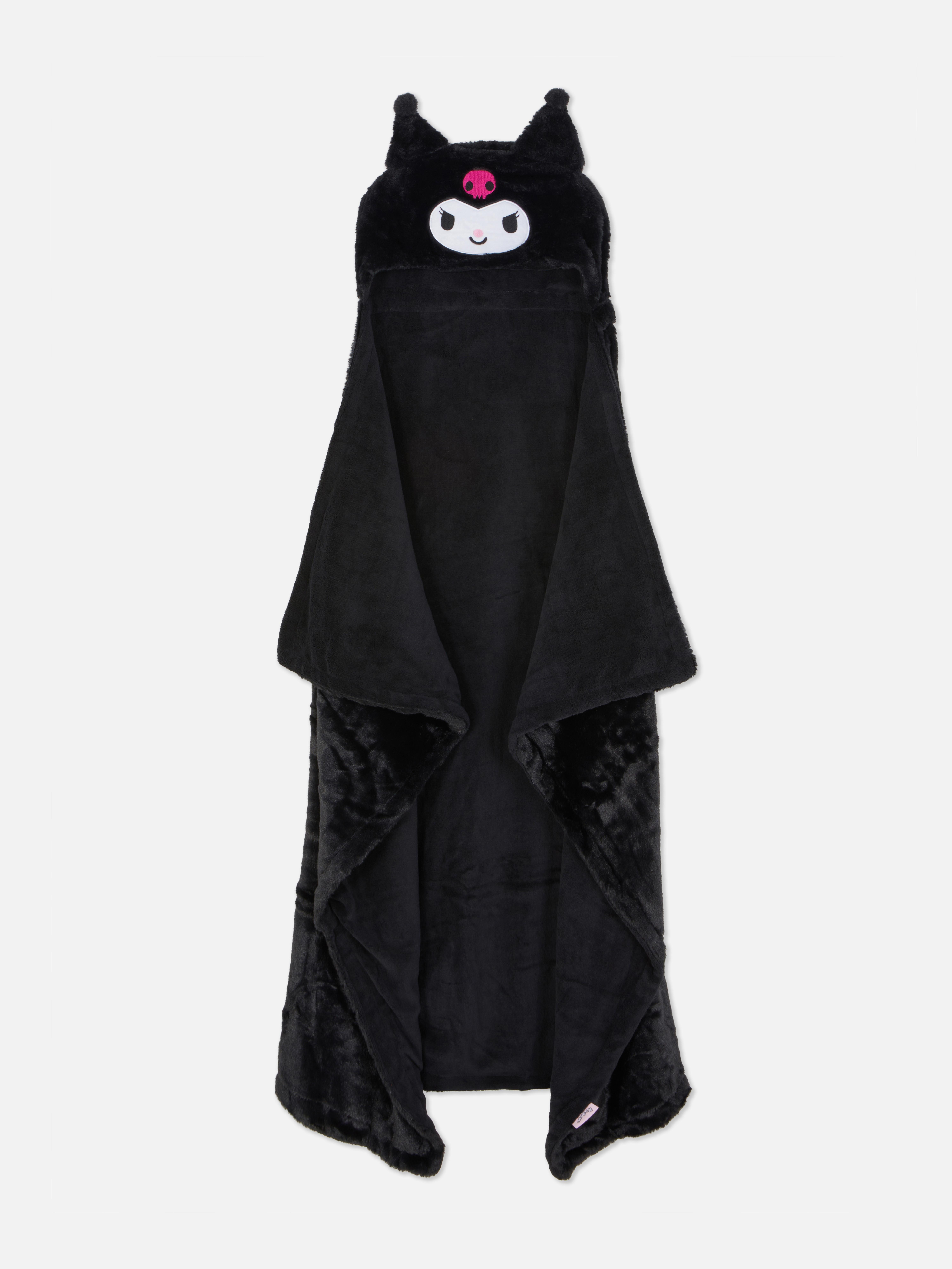 Pătură cu glugă Kuromi de la Hello Kitty O pătură cu glugă și un design Kuromi