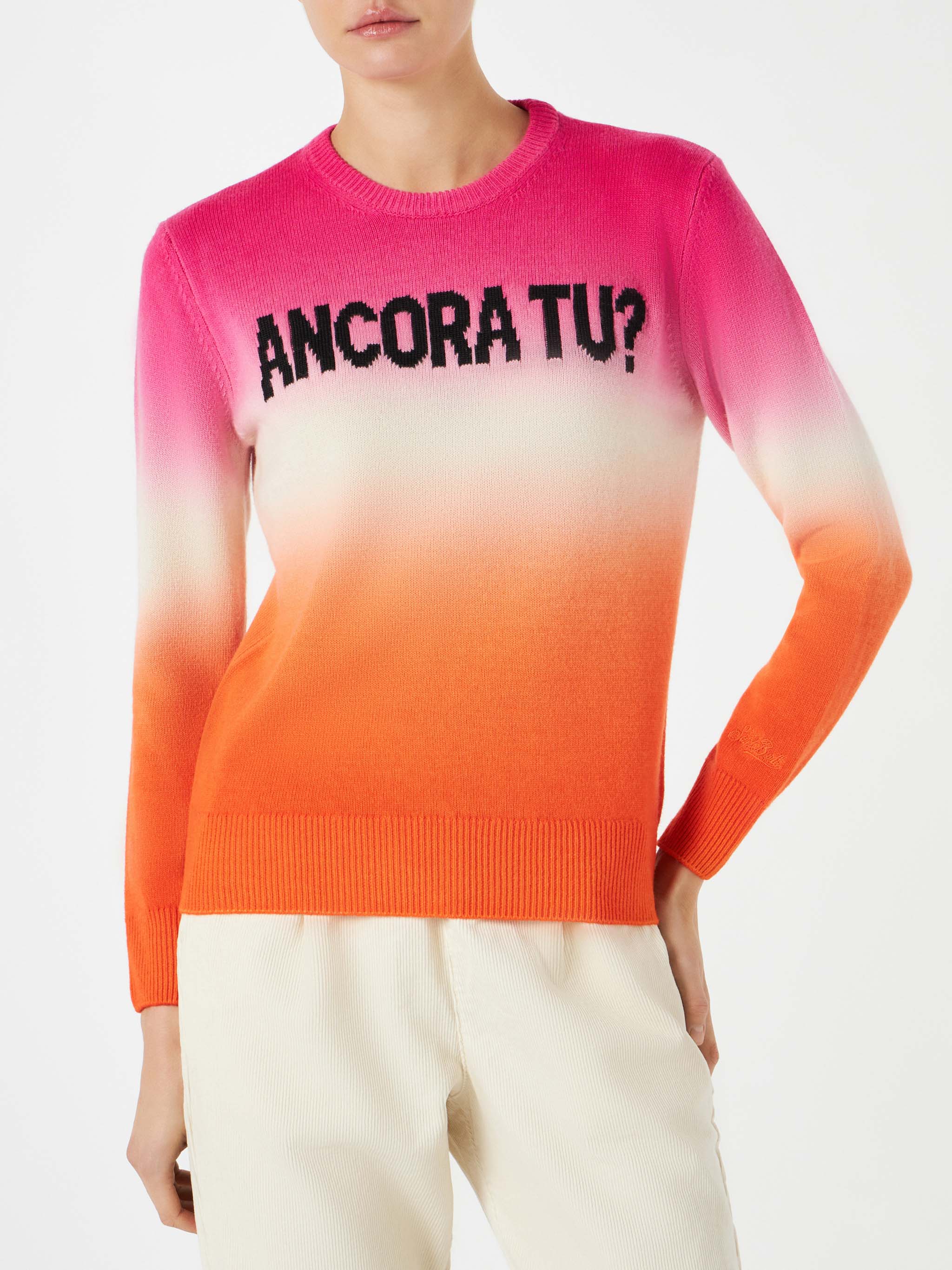 Maglione da donna fucsia e arancio degradé con scritta Ancora tu