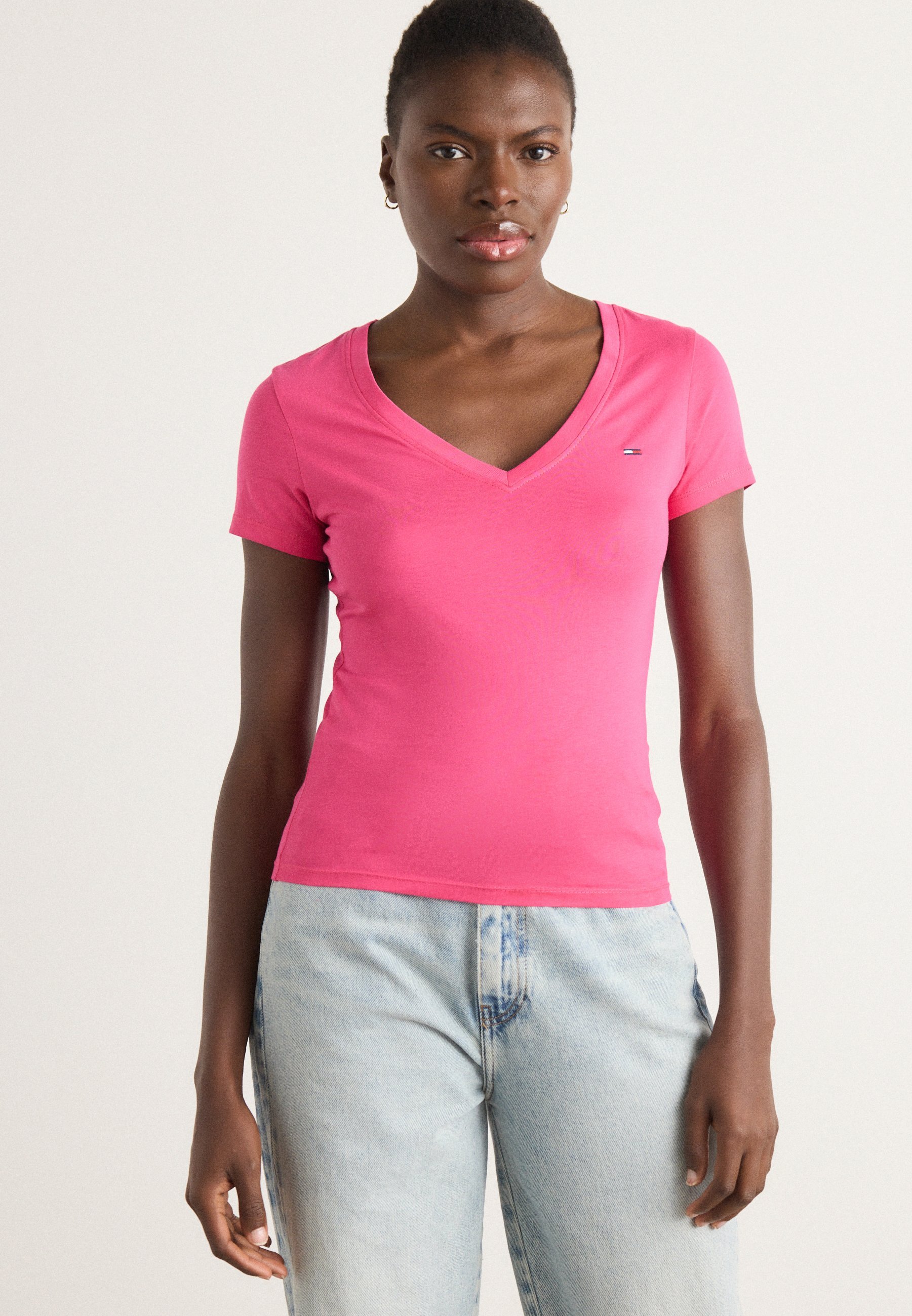 Confezione da 2 T-shirt Tommy Jeans con scollo a V - T-shirt basic - ecru / rosa gioiello