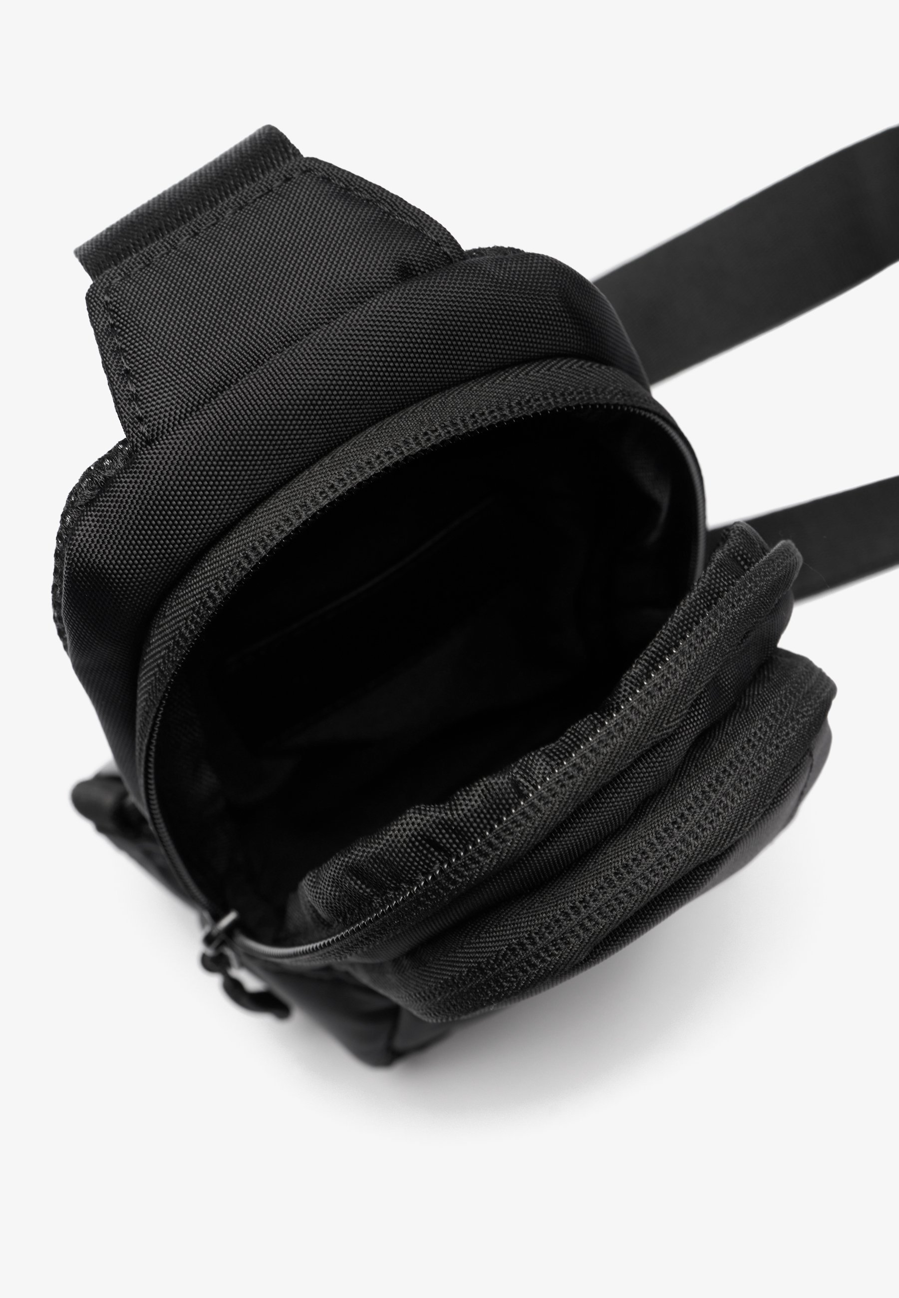 Pier One UNISEX - Skulderveske - svart