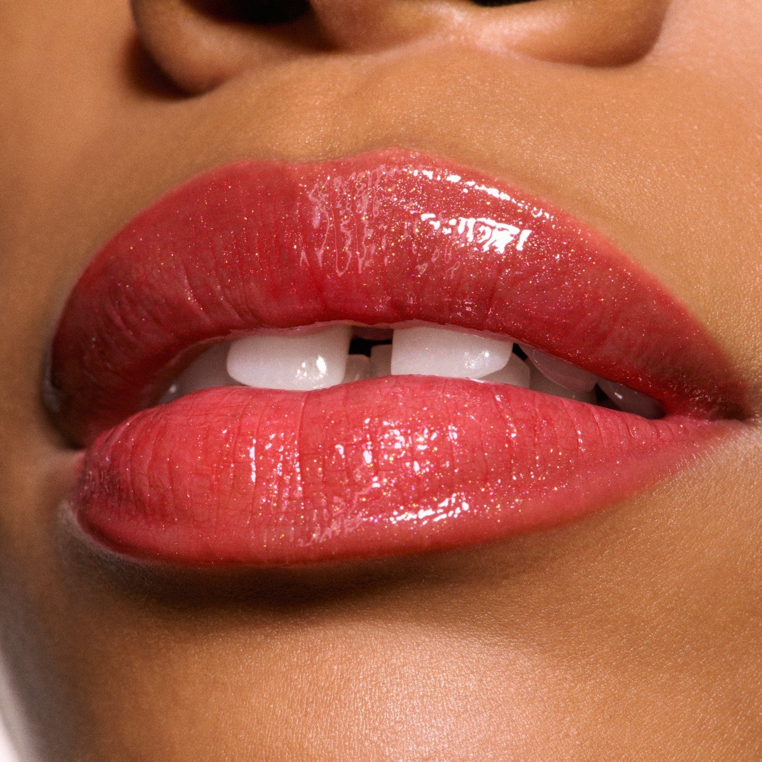 MAC сет за шминку MAC Holiday Blowing Air Kiss Glossy – 1 комад