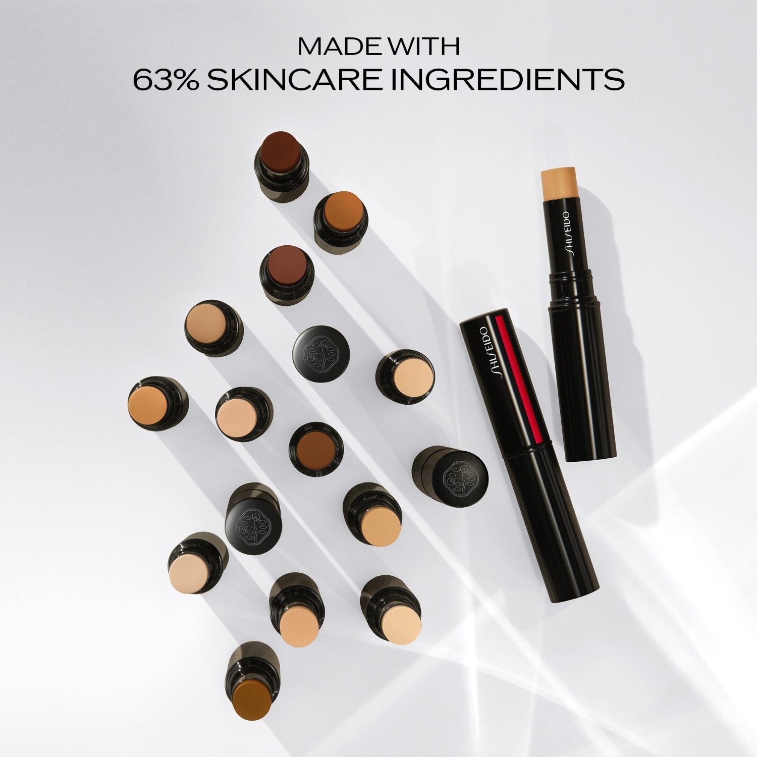 „Shiseido SYNCHRO SKIN“ spindintį stangrinamasis maskuoklis – 2,7 g
