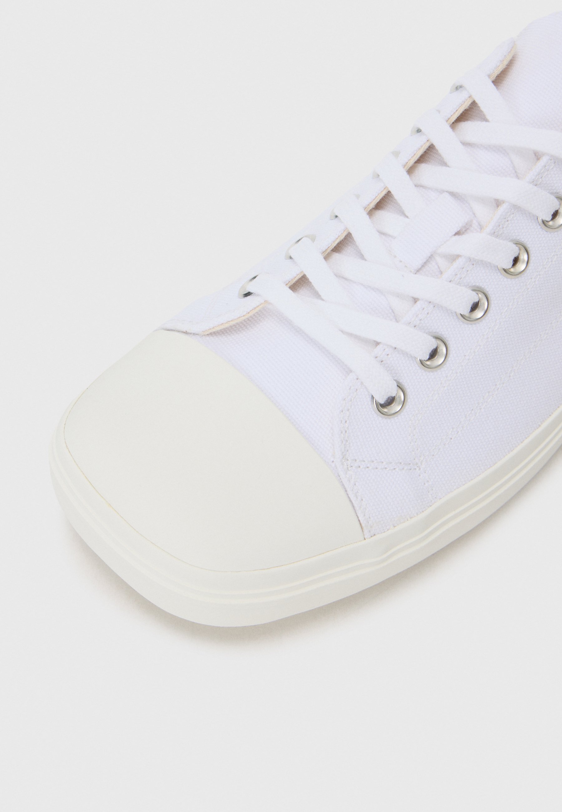 Baskets MOSCHINO - blanches