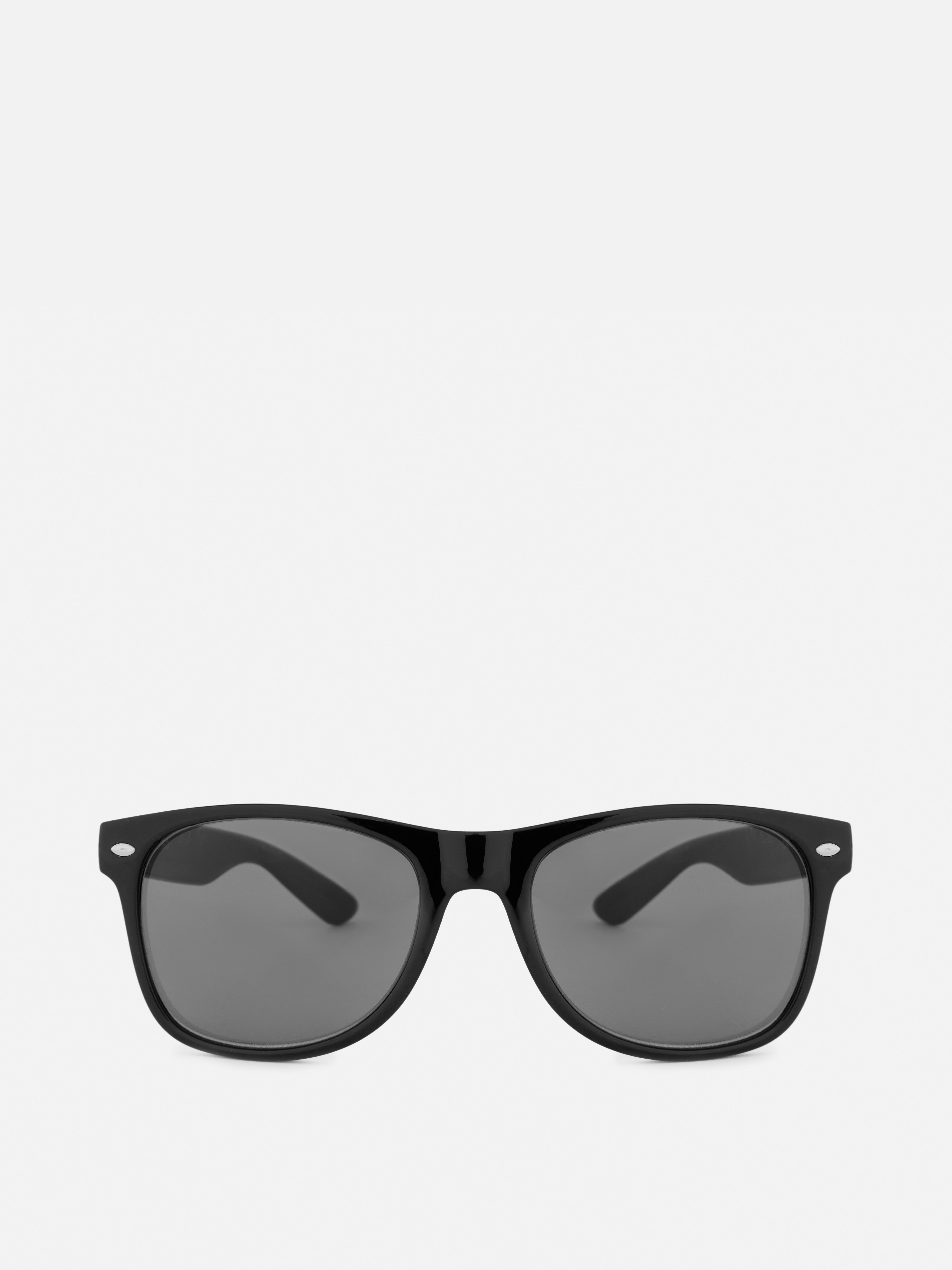 Ochelari de soare cu ramă pătrată. Acești ochelari de soare îți oferă o notă cool și elegantă.
