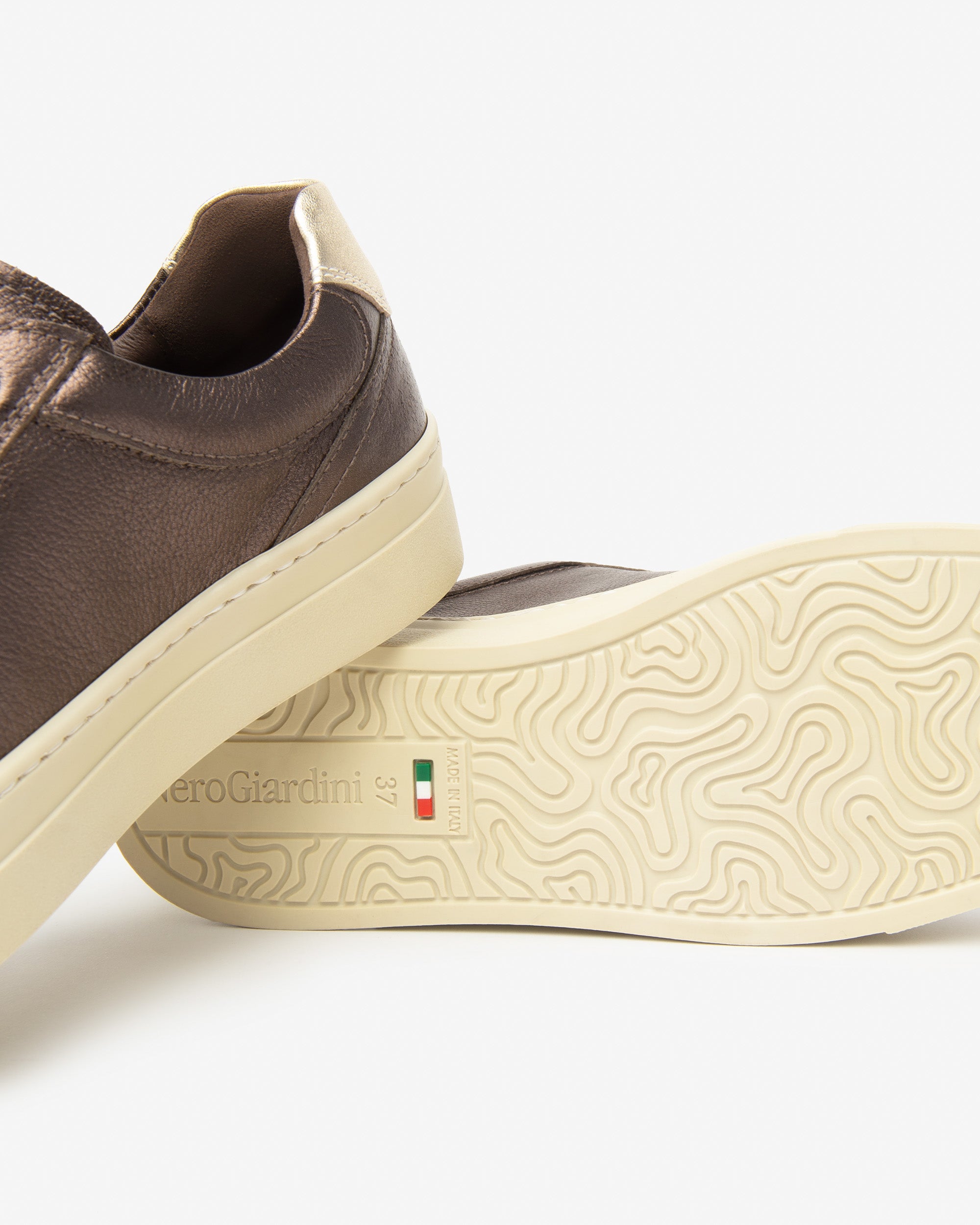  Damen-Sneaker aus Leder und Funktionsmaterial