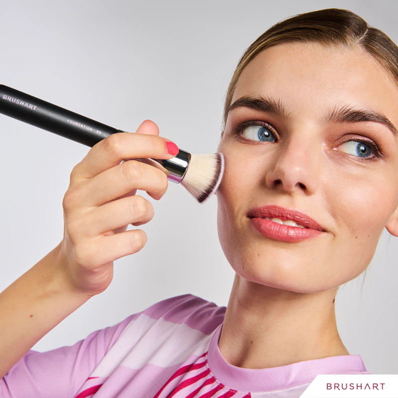 Pincel profissional para base BrushArt B2, pincel kabuki para base.