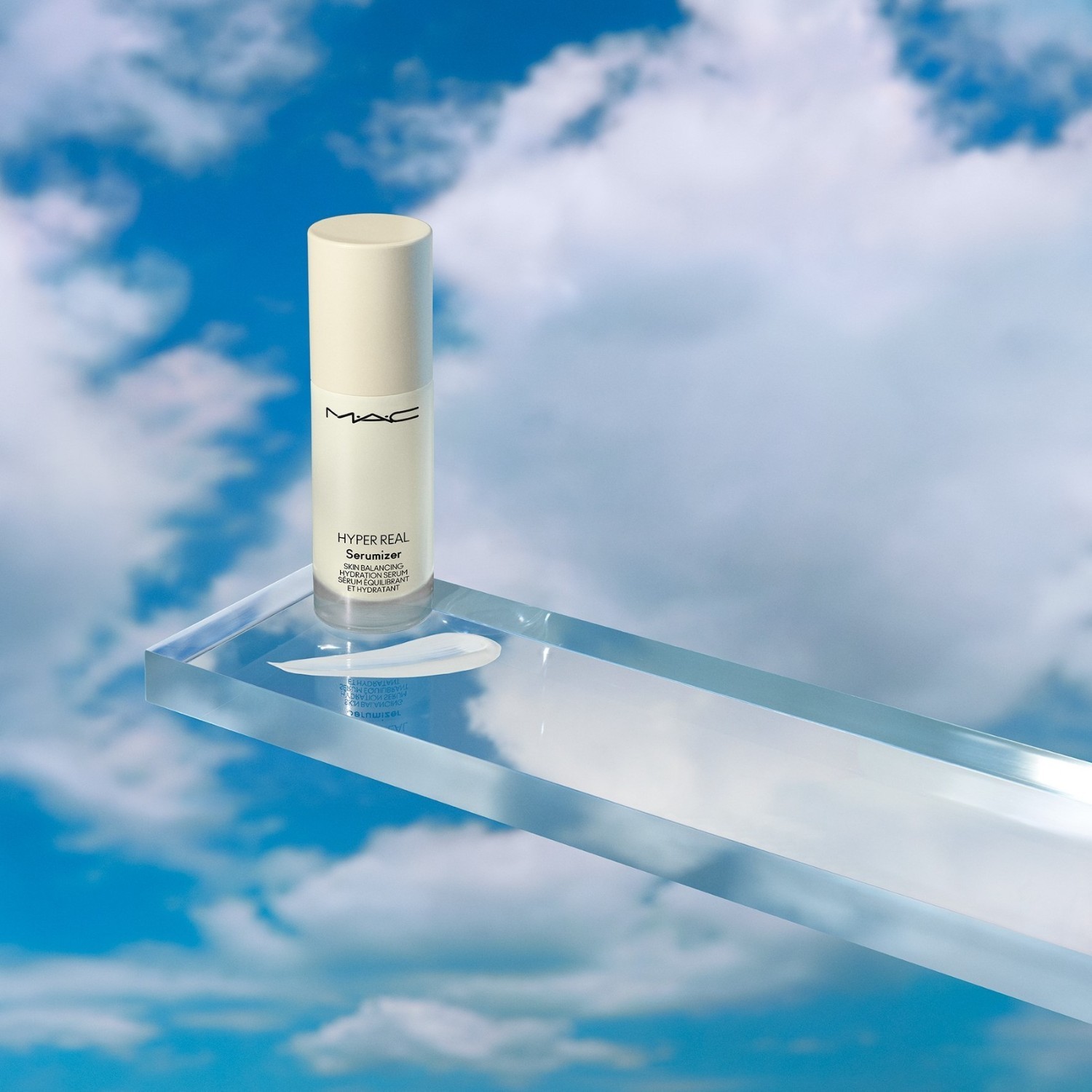 MAC mitrinošais serums Hyper Real Skincare serumam - 15 ml