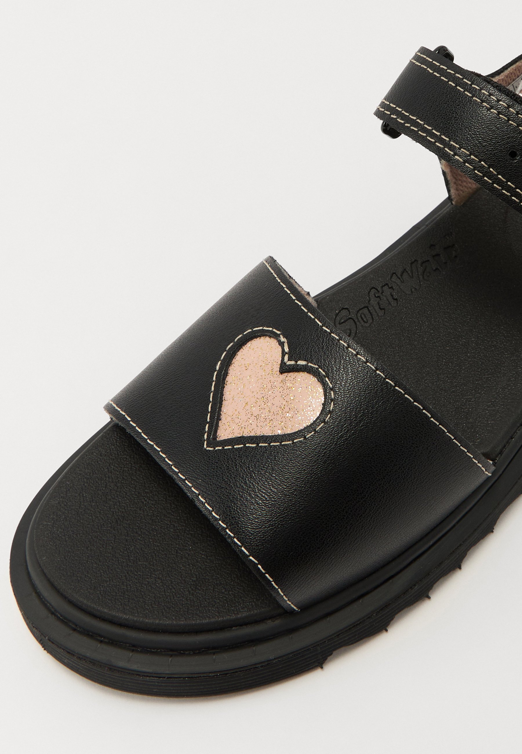 Sandali Dr. Martens MARLOWE HEARTS UNISEX - nero/rosa cipria lamper/glitter