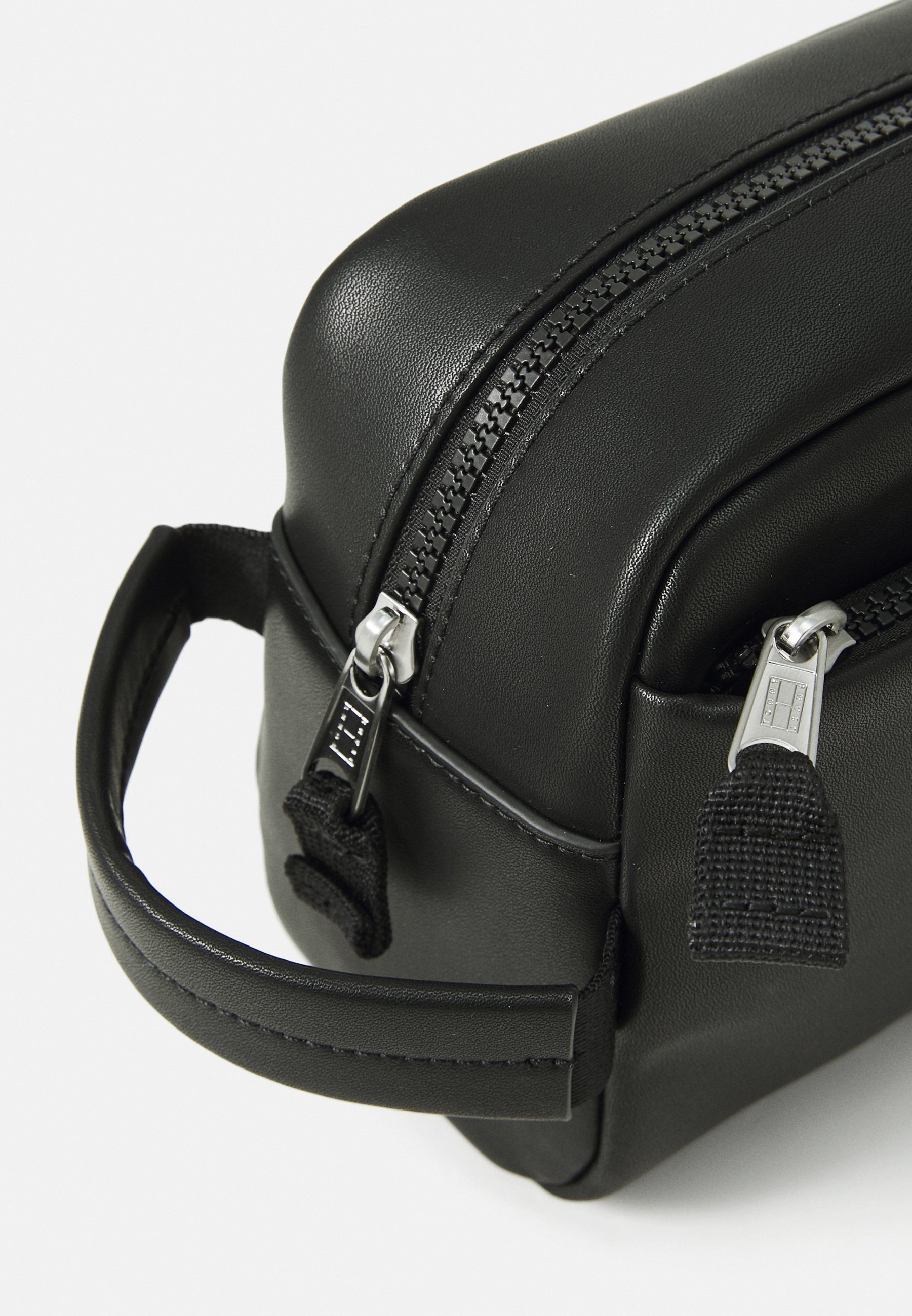 Tommy Jeans LINEAR WASHBAG - Toilettas - zwart