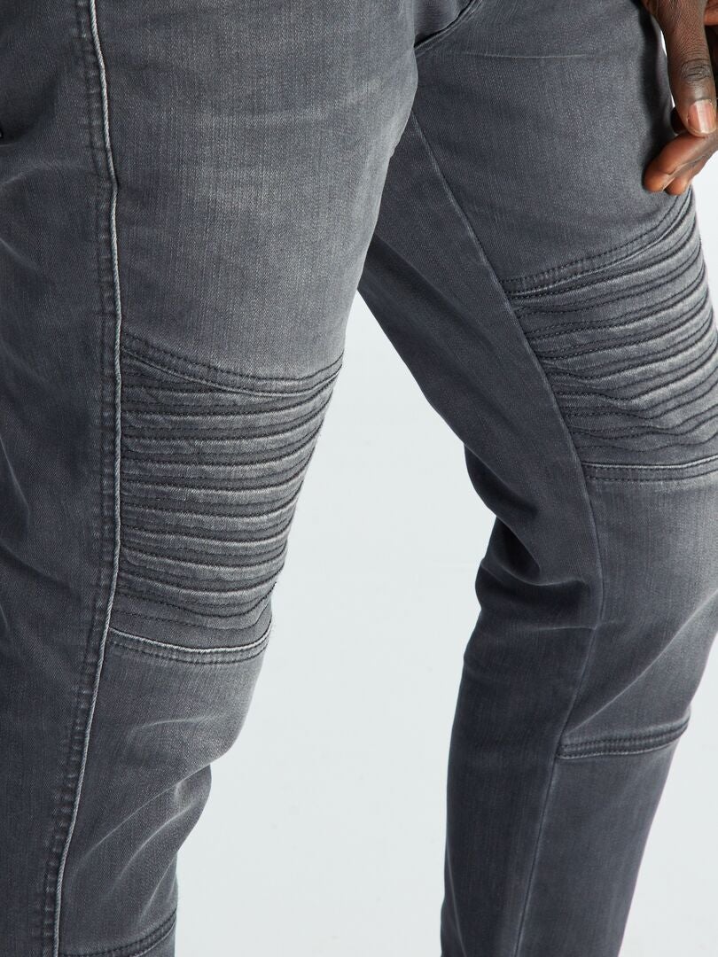 Calça jeans skinny estilo motociclista - PRETA