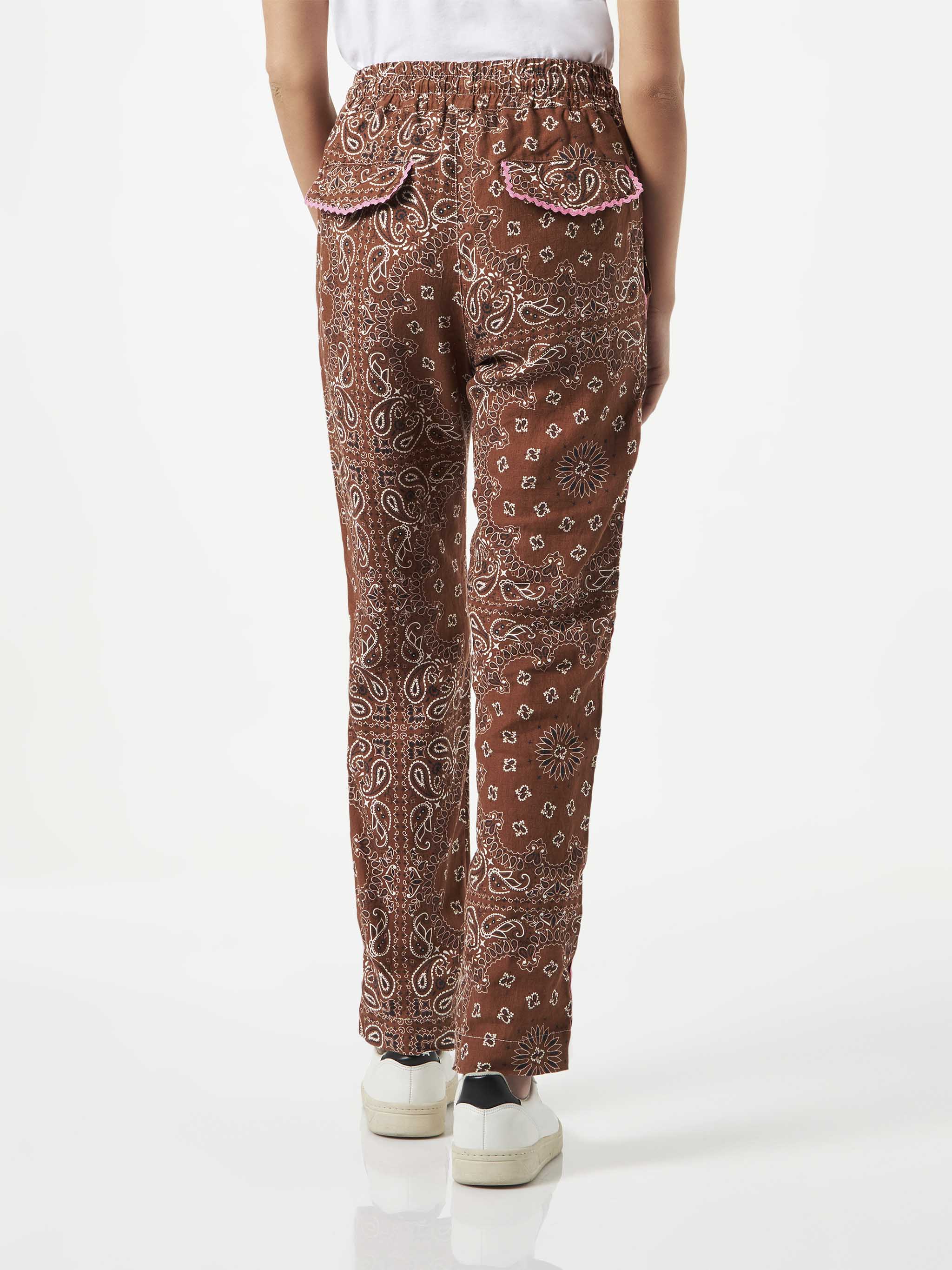 Pantalone da donna in lino con stampa bandana marrone