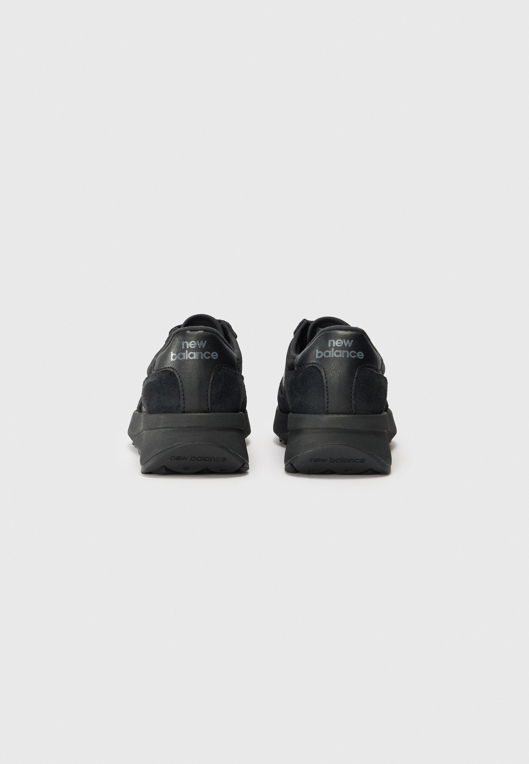 New Balance 370 - Sneakers - zwart