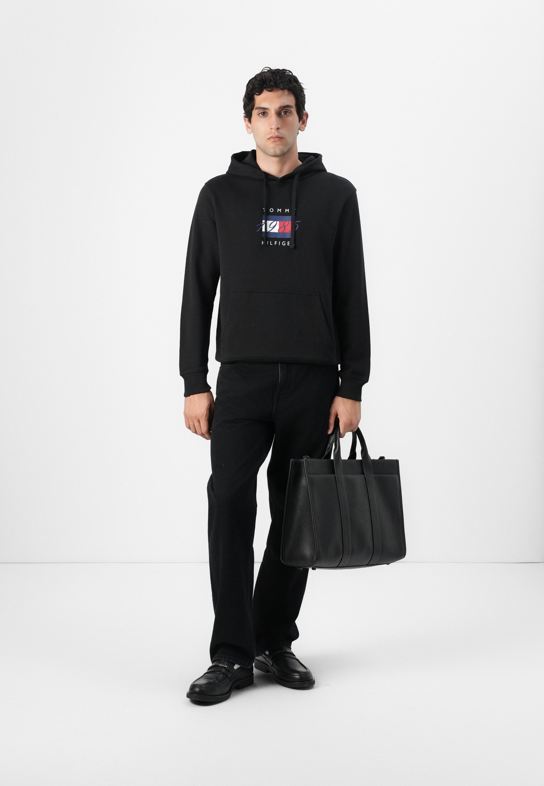Sweat à capuche unisexe Tommy Hilfiger à motif drapeau linéaire - Noir